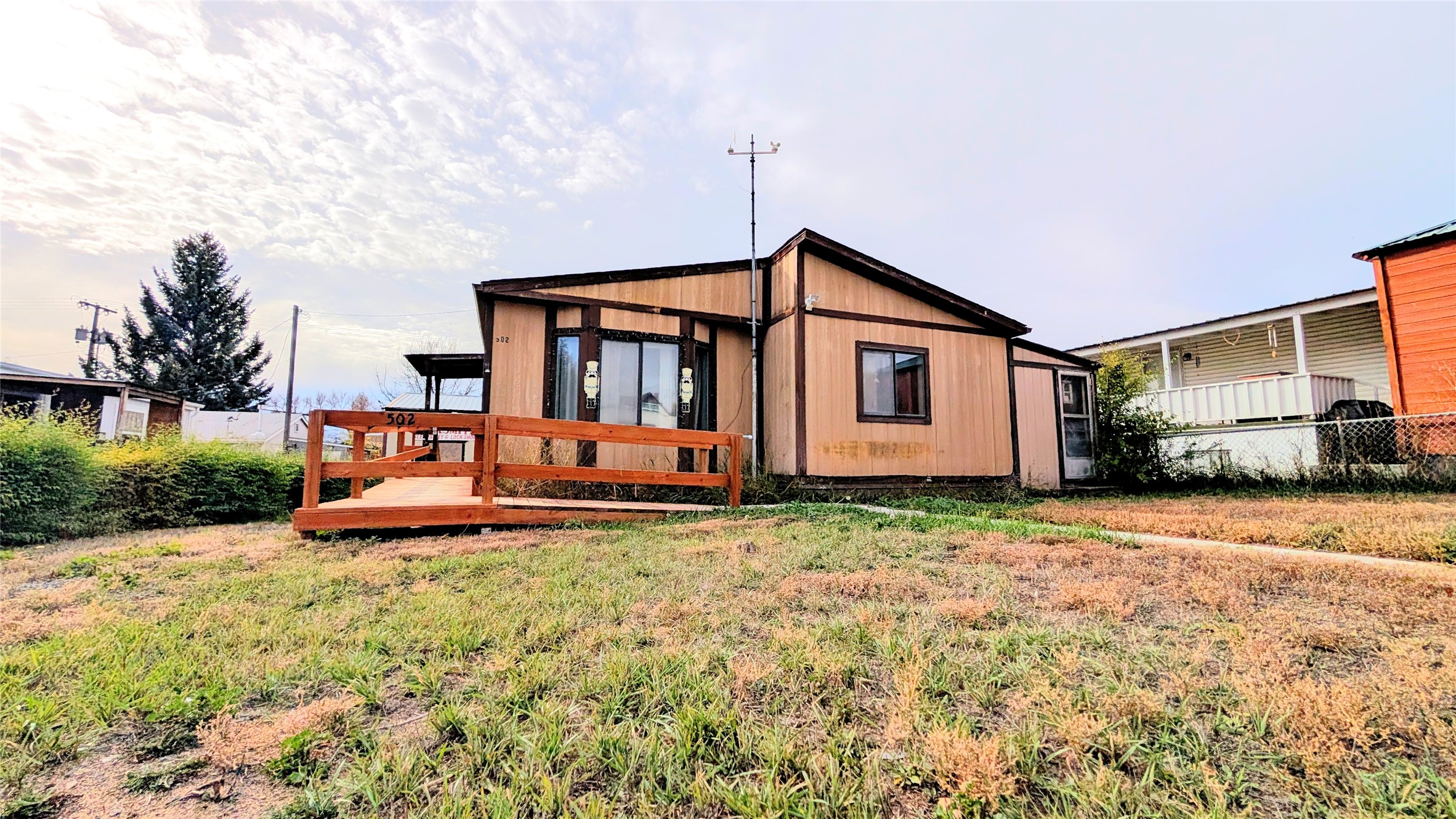 502 1st Street W Property Photo 1