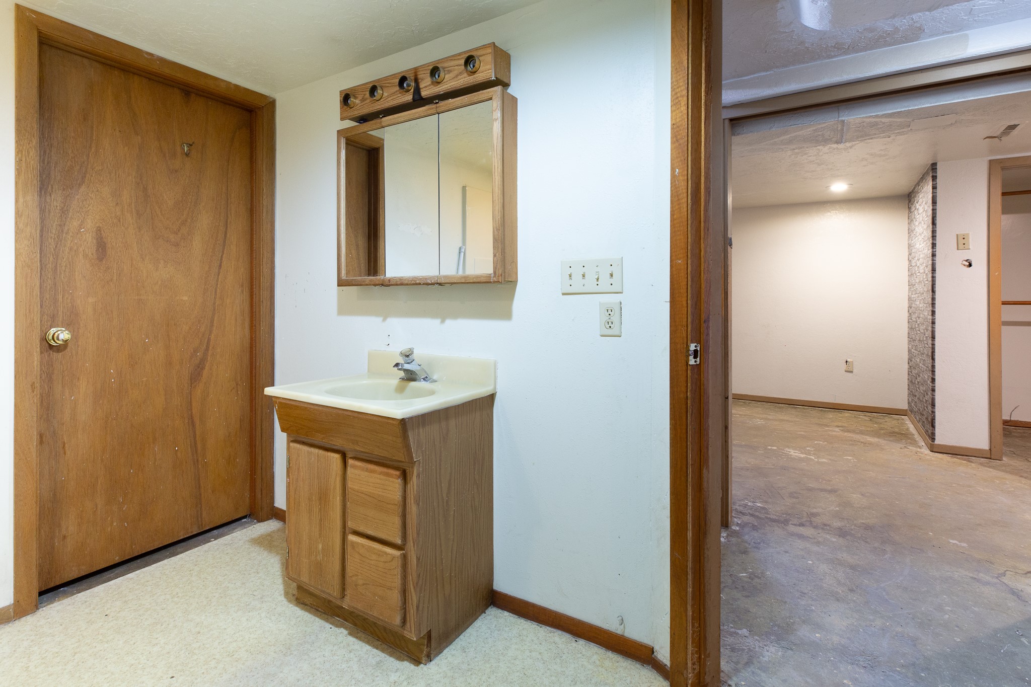 125 W Franklin Street Property Photo 37