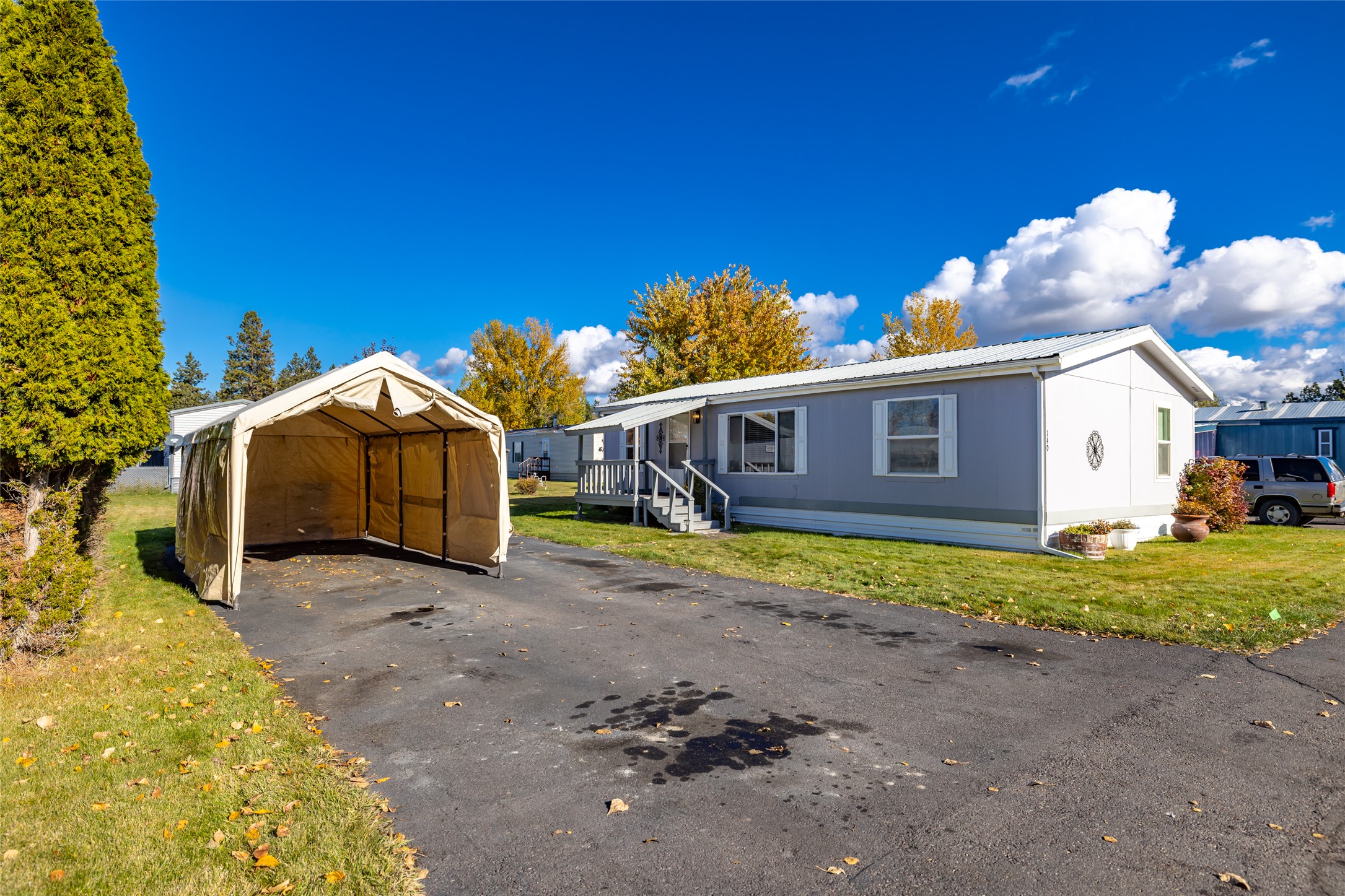 140 Riverstone Drive Property Photo 1