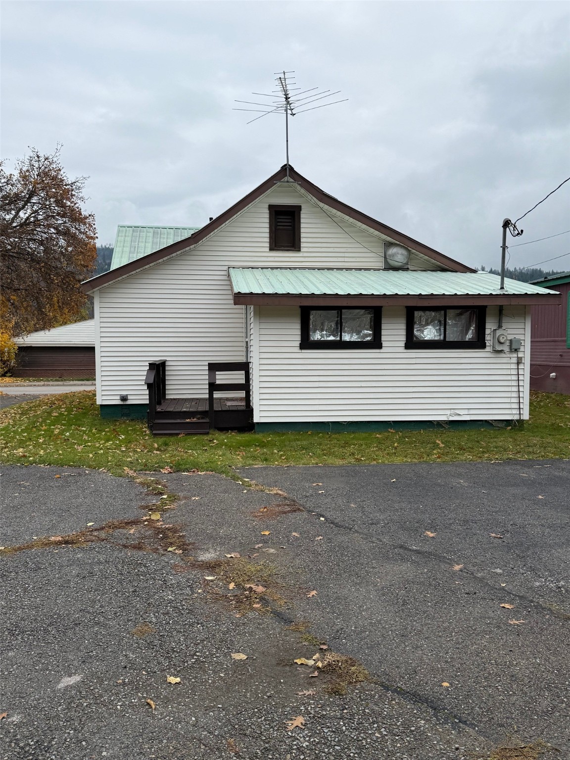 210 E Missoula Avenue Property Photo 4