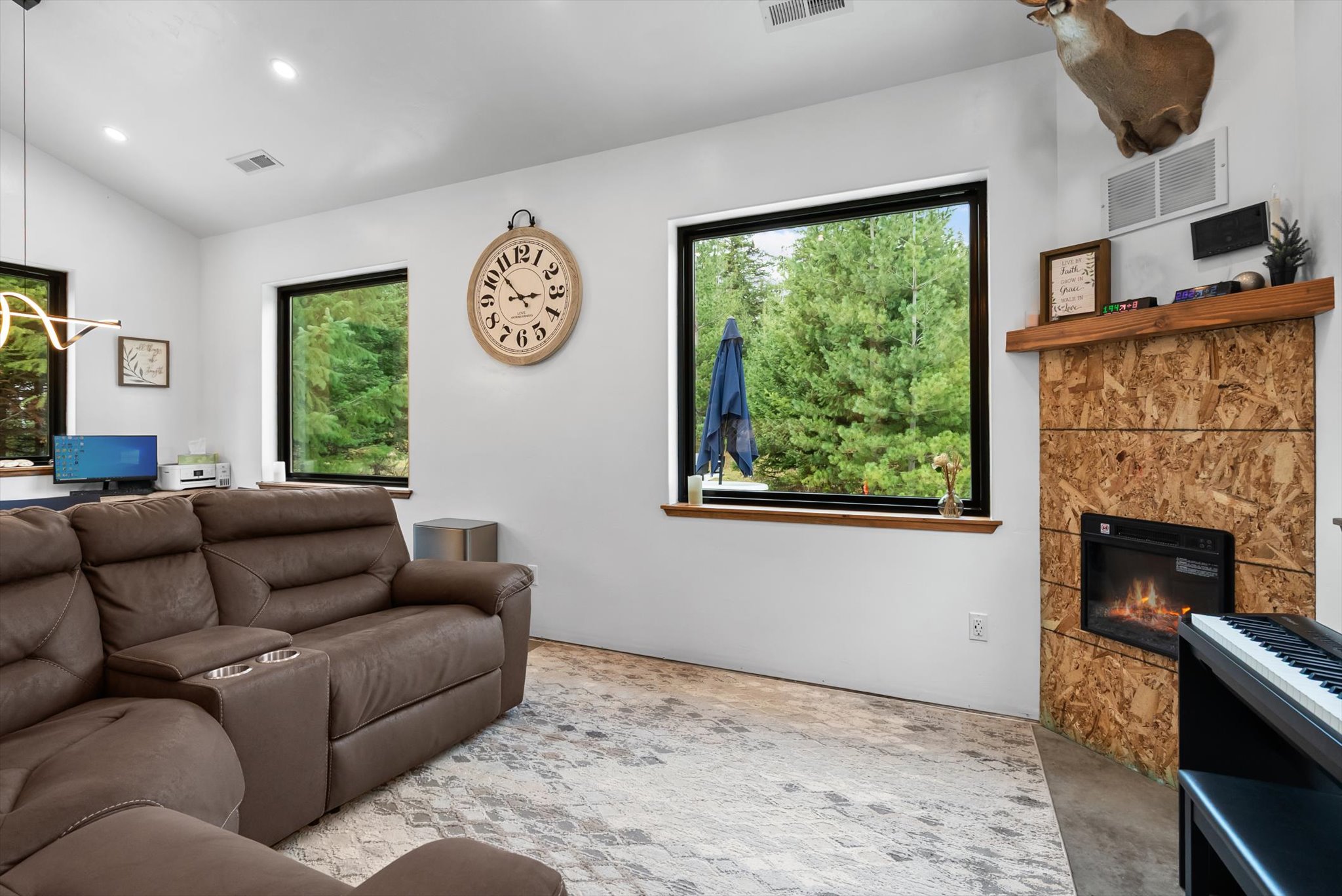 3740 Foothill Road Property Photo 16