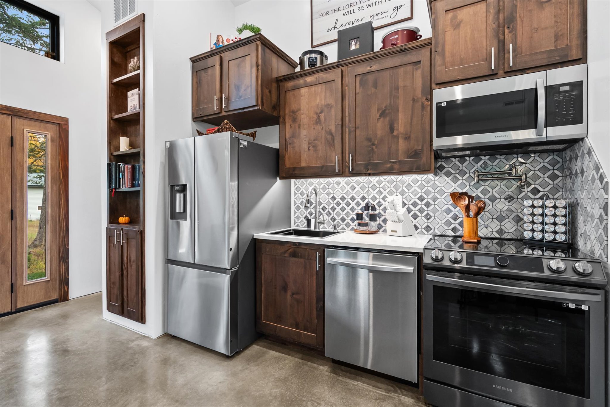 3740 Foothill Road Property Photo 19