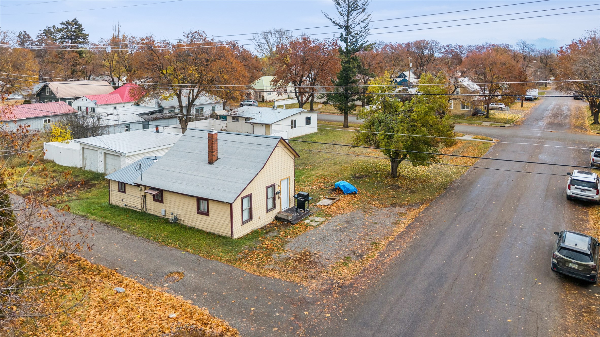 446 7th Avenue W Property Photo 1