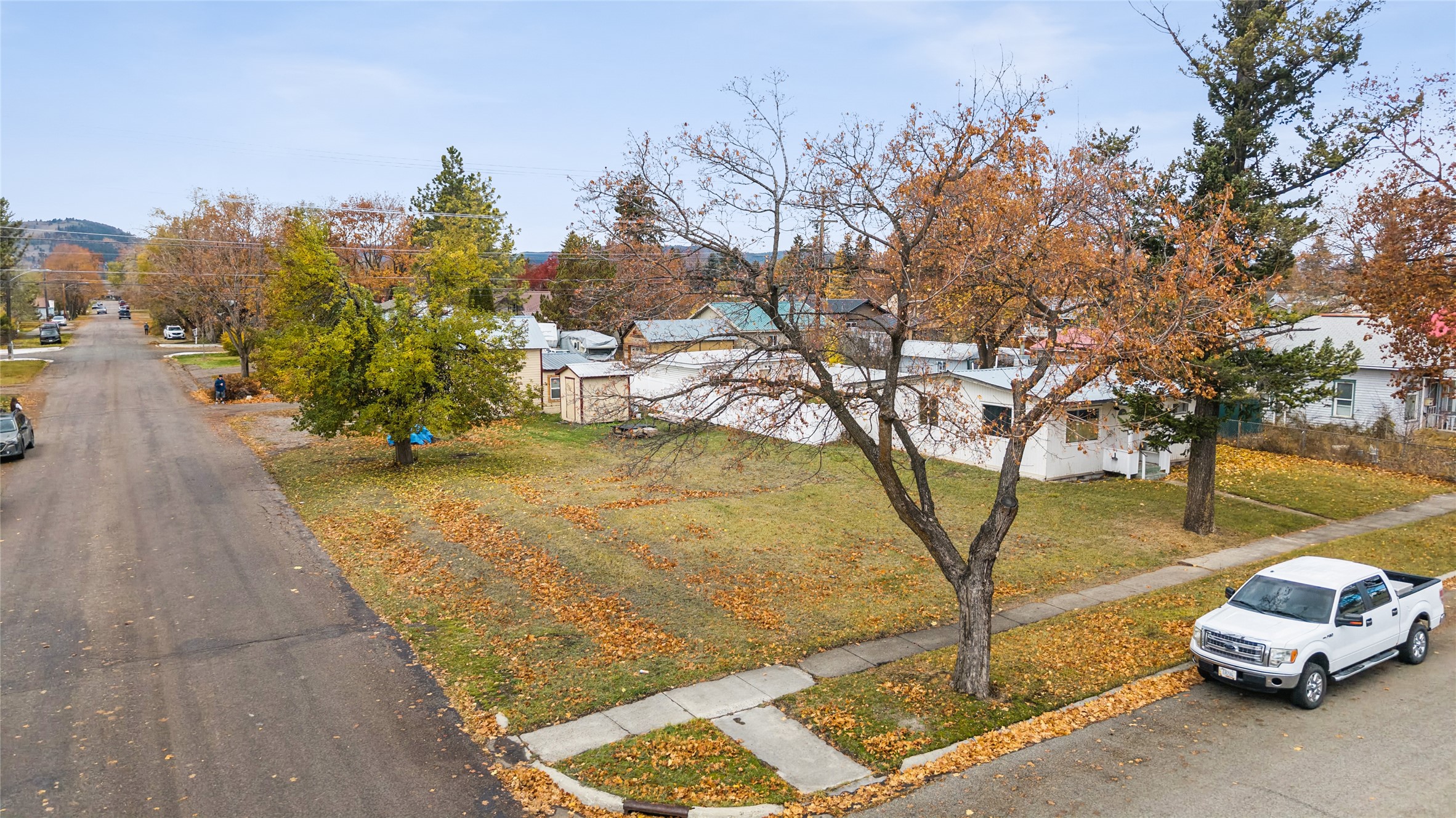 446 7th Avenue W Property Photo 3