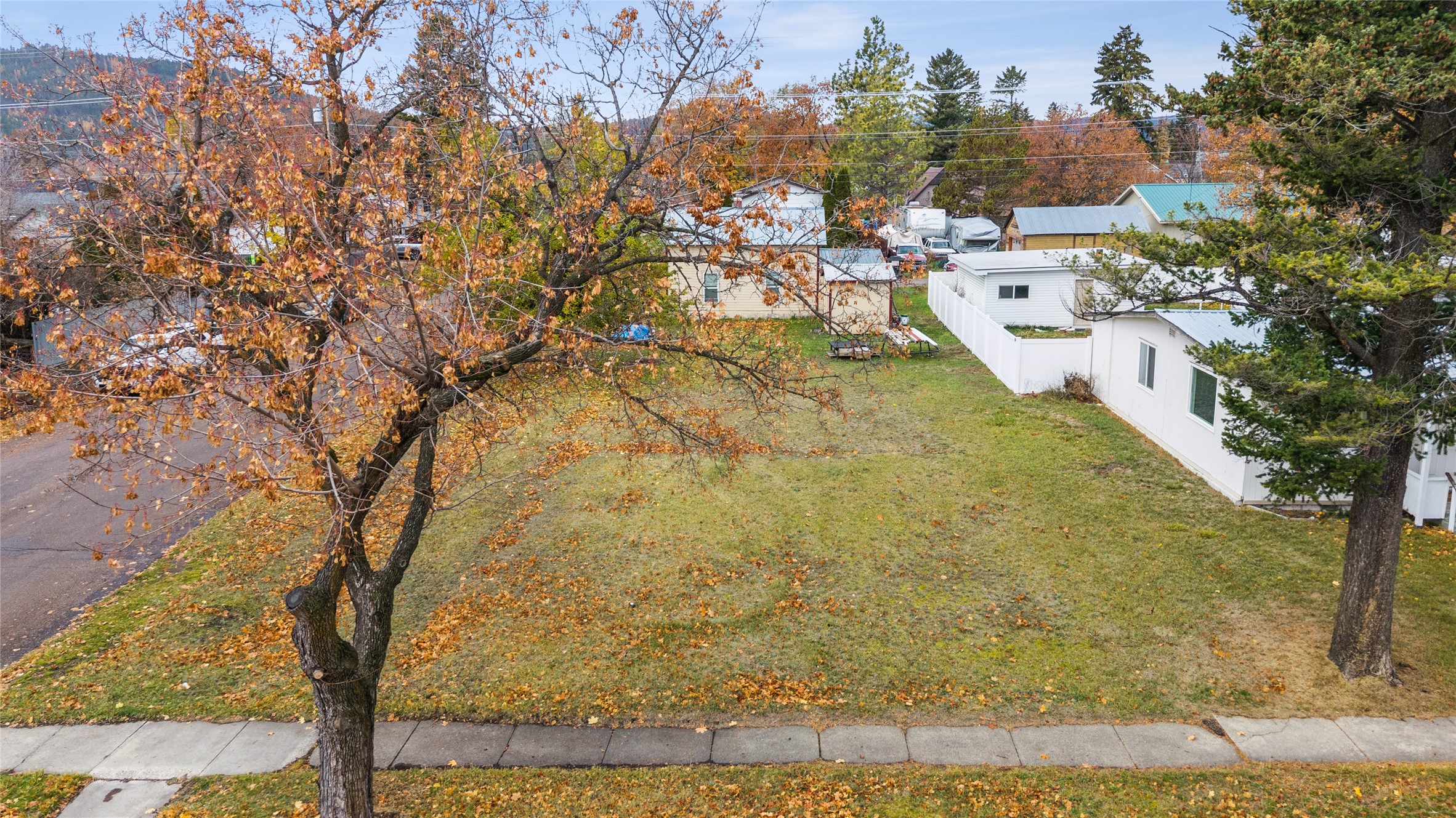 446 7th Avenue W Property Photo 4