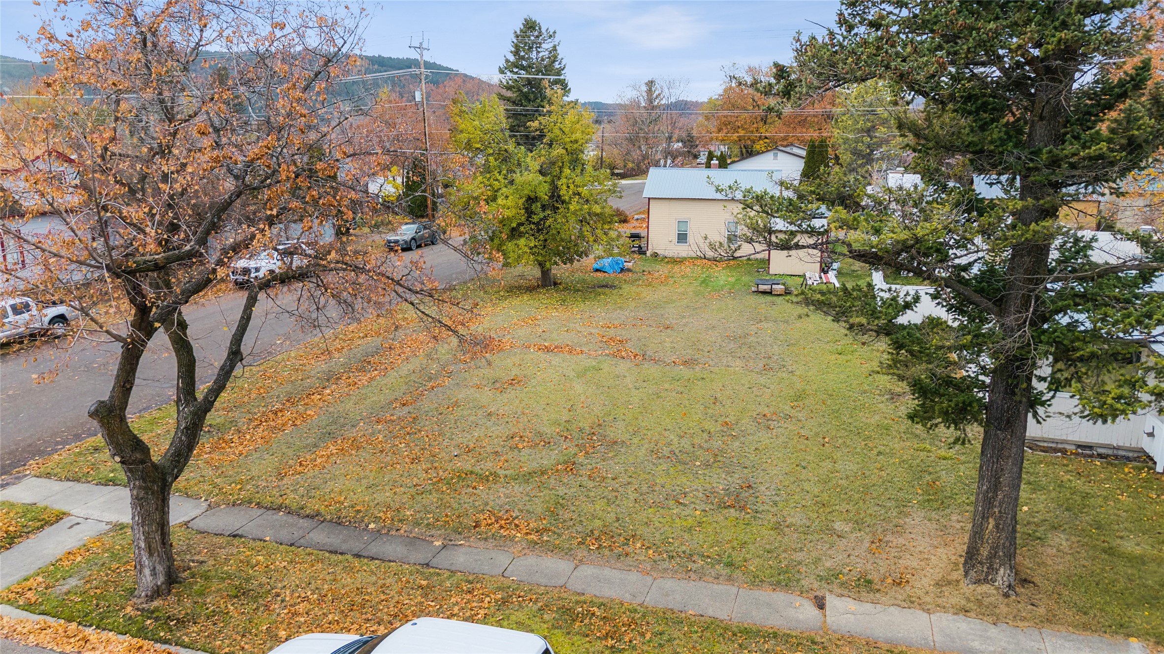 446 7th Avenue W Property Photo 5