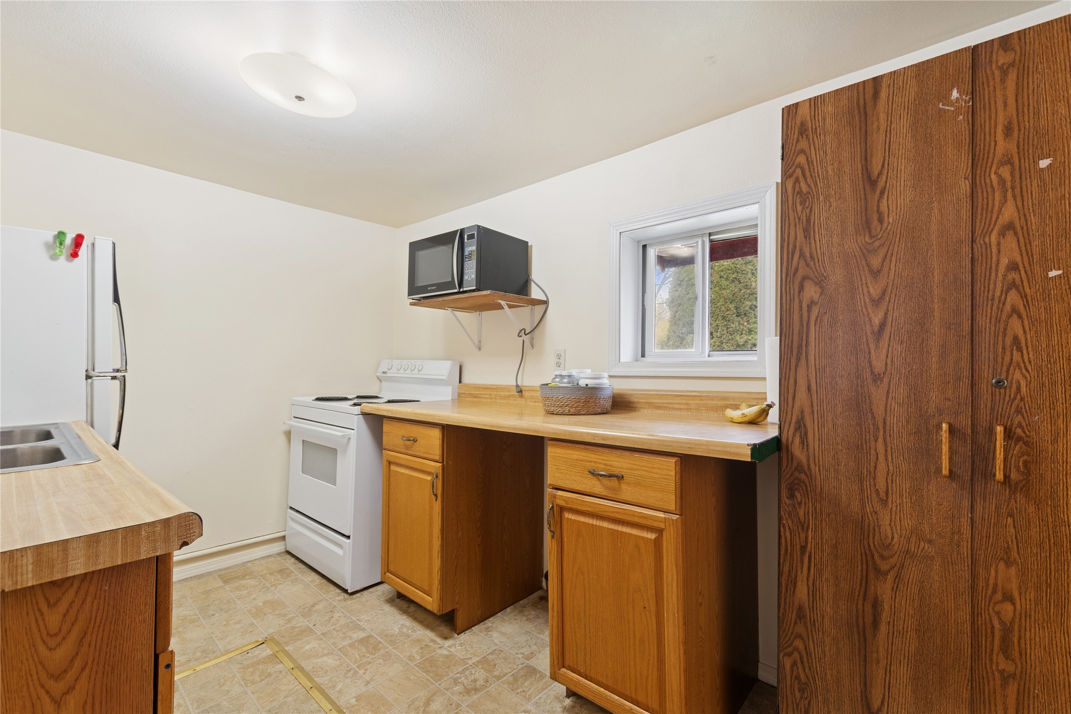 446 7th Avenue W Property Photo 14