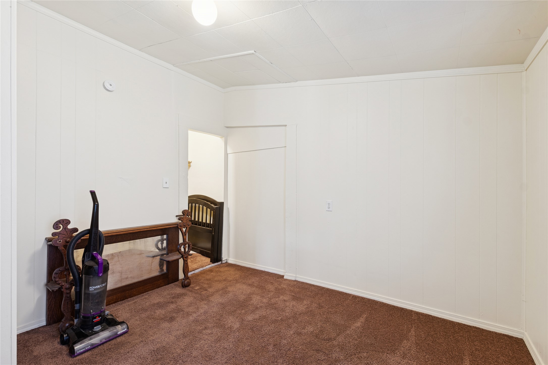 446 7th Avenue W Property Photo 17
