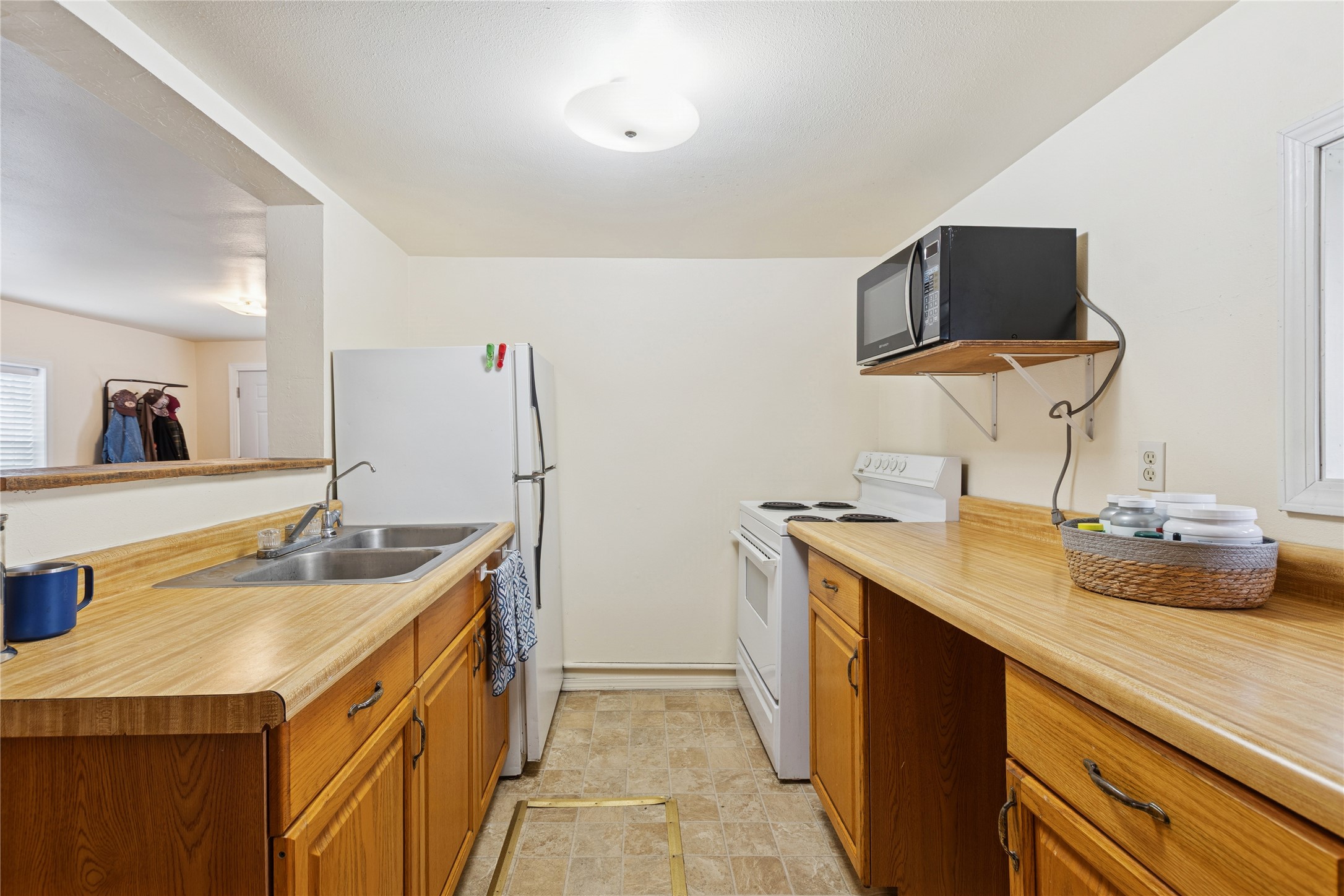 446 7th Avenue W Property Photo 18