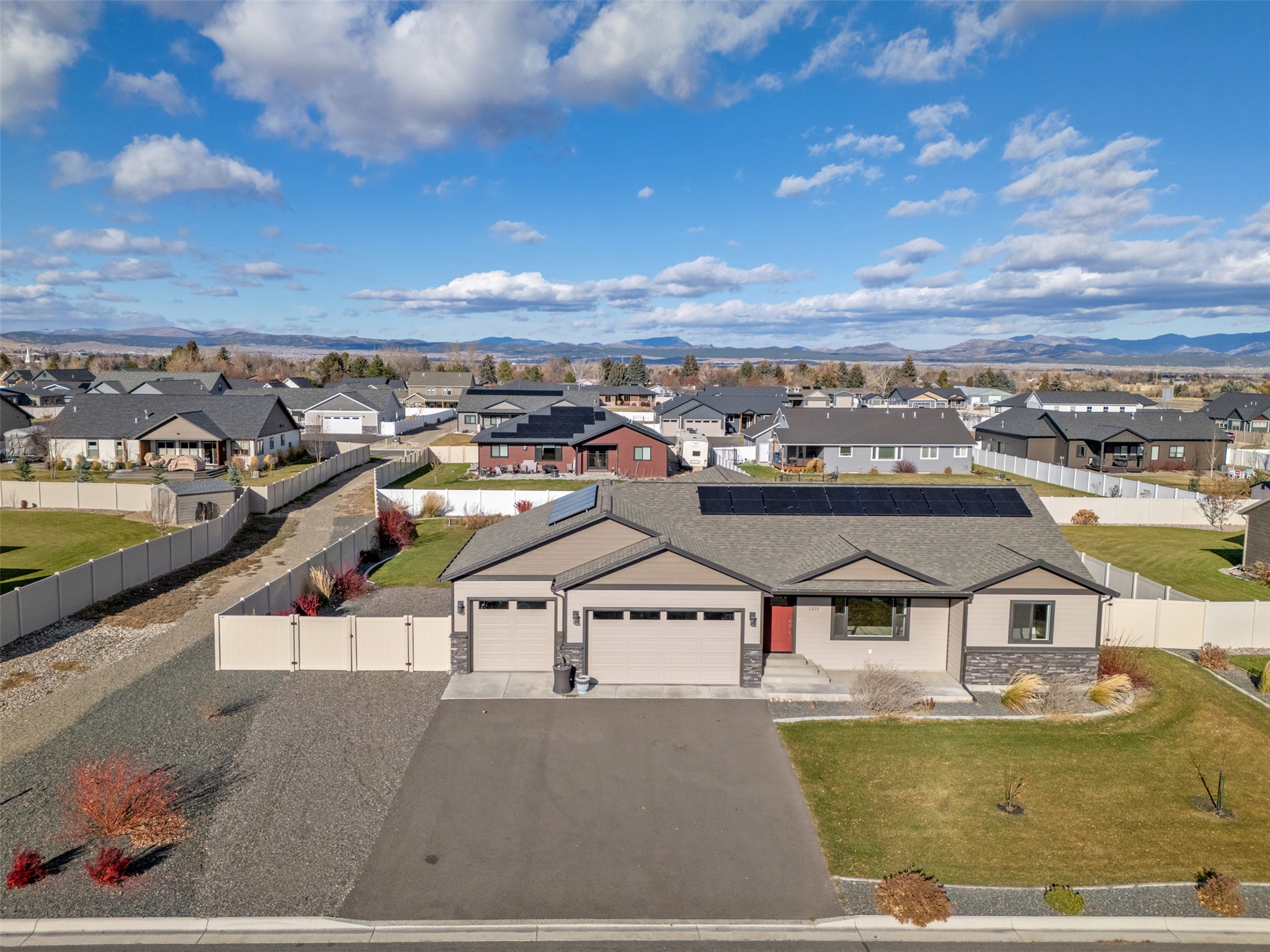 1325 Cambray Loop Property Photo 1