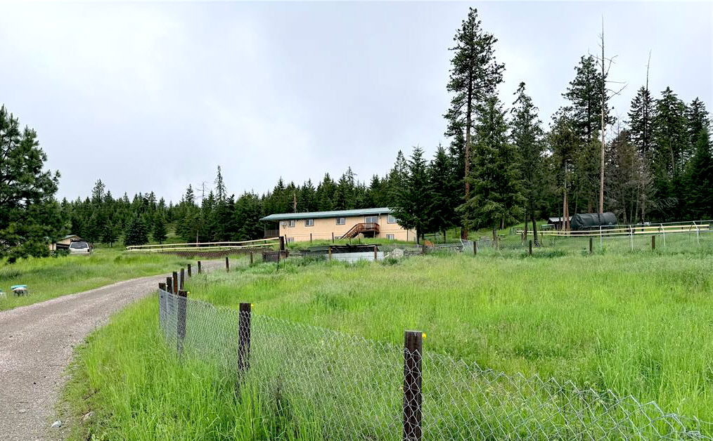19649 Golden Pine Lane Property Photo 2