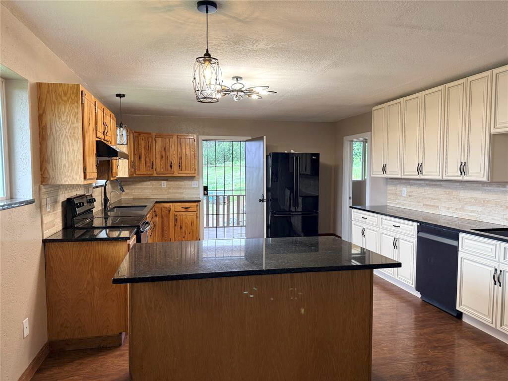 19649 Golden Pine Lane Property Photo 13
