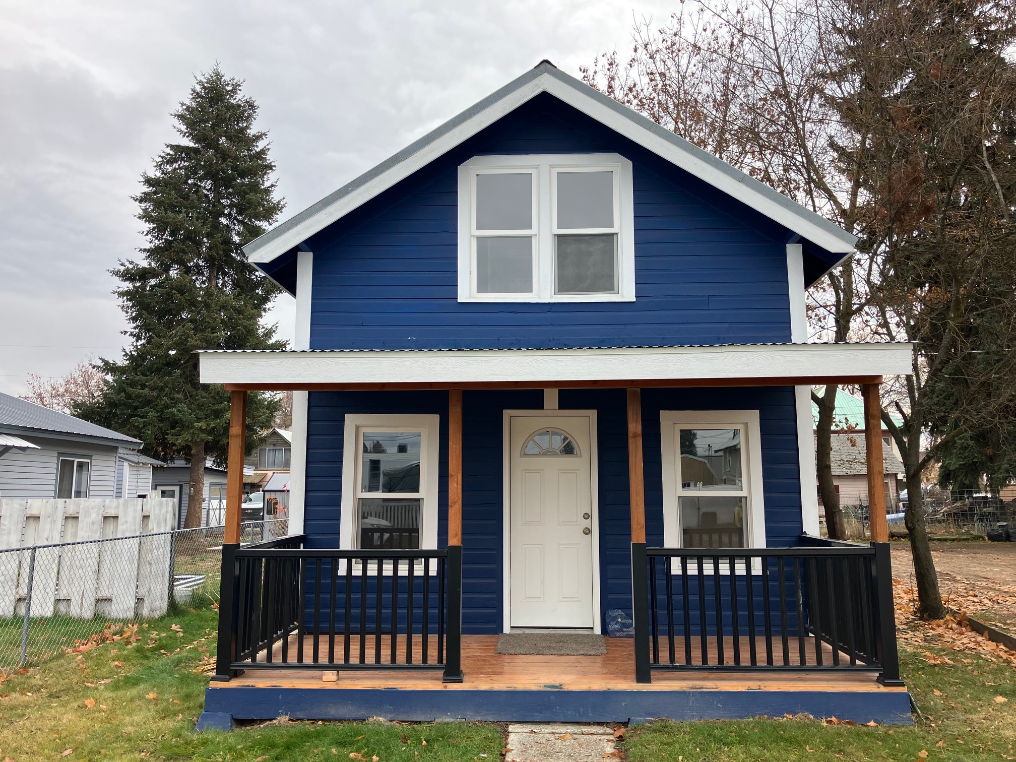613 Montana Avenue Property Photo 1