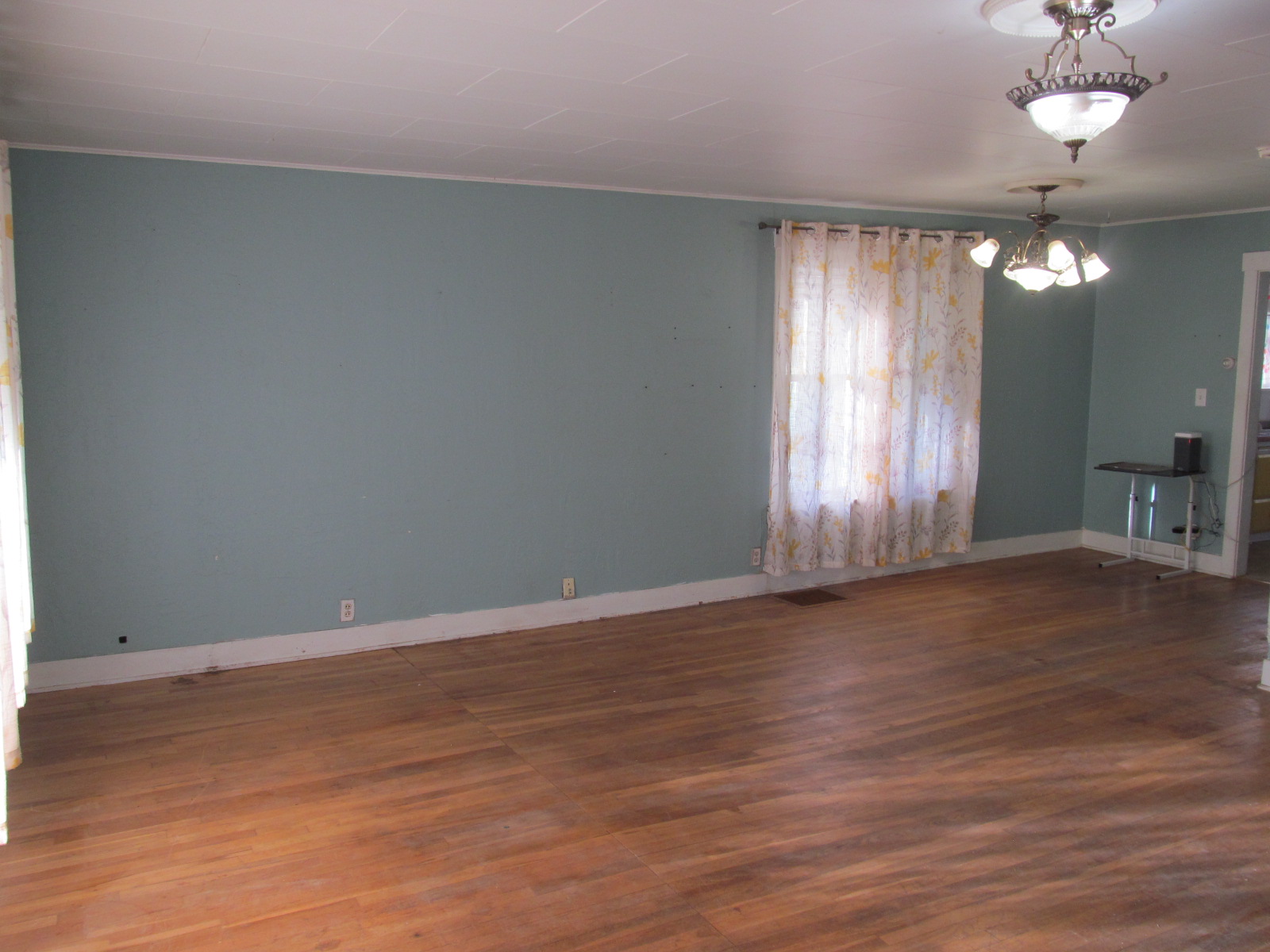 137 N Main Street Property Photo 4
