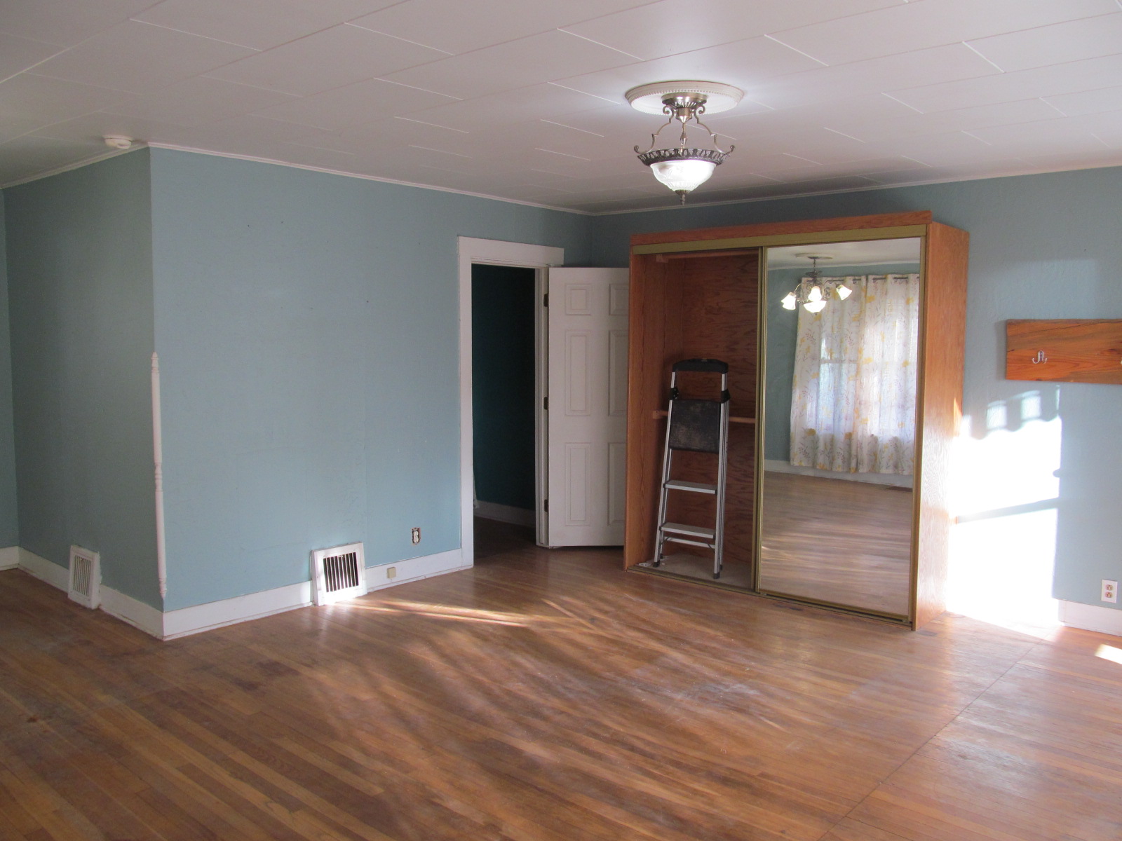 137 N Main Street Property Photo 5