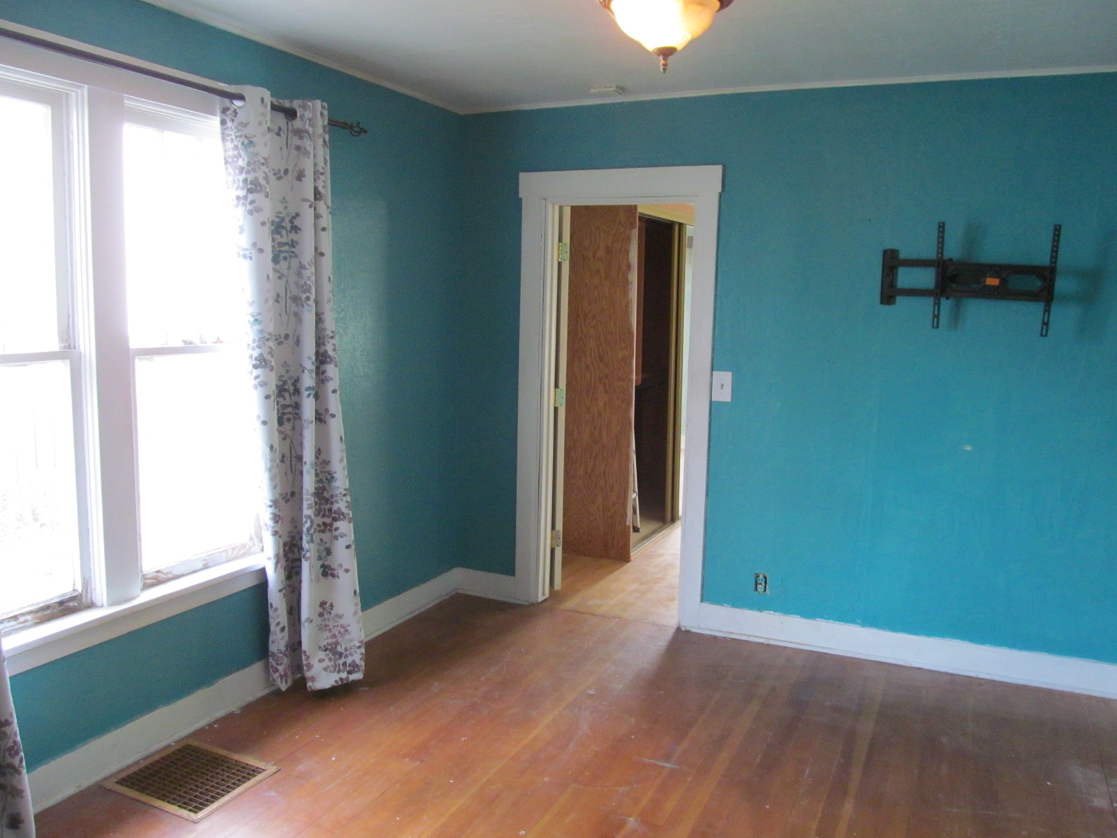 137 N Main Street Property Photo 11