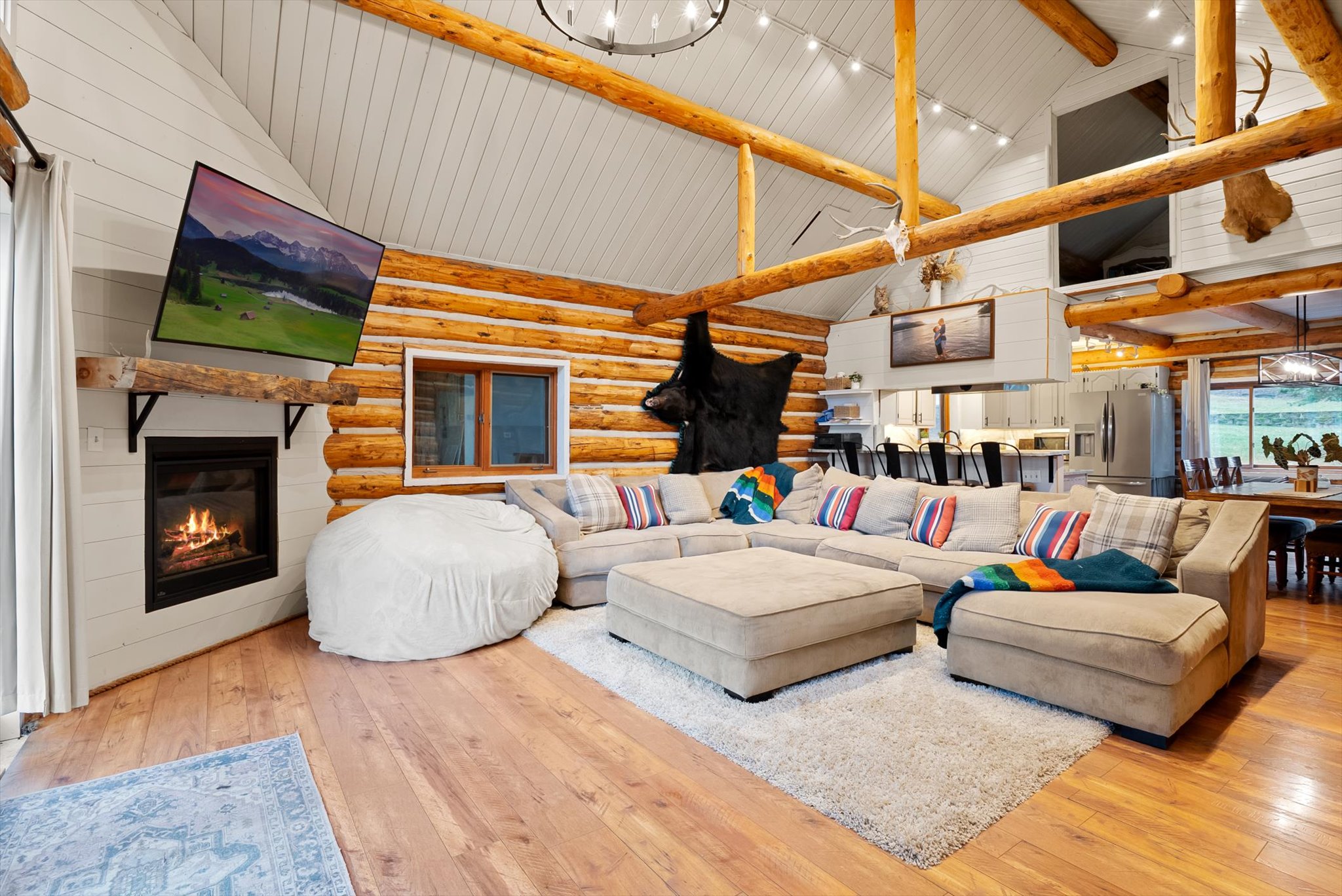 599 Van Sant Road Property Photo 4