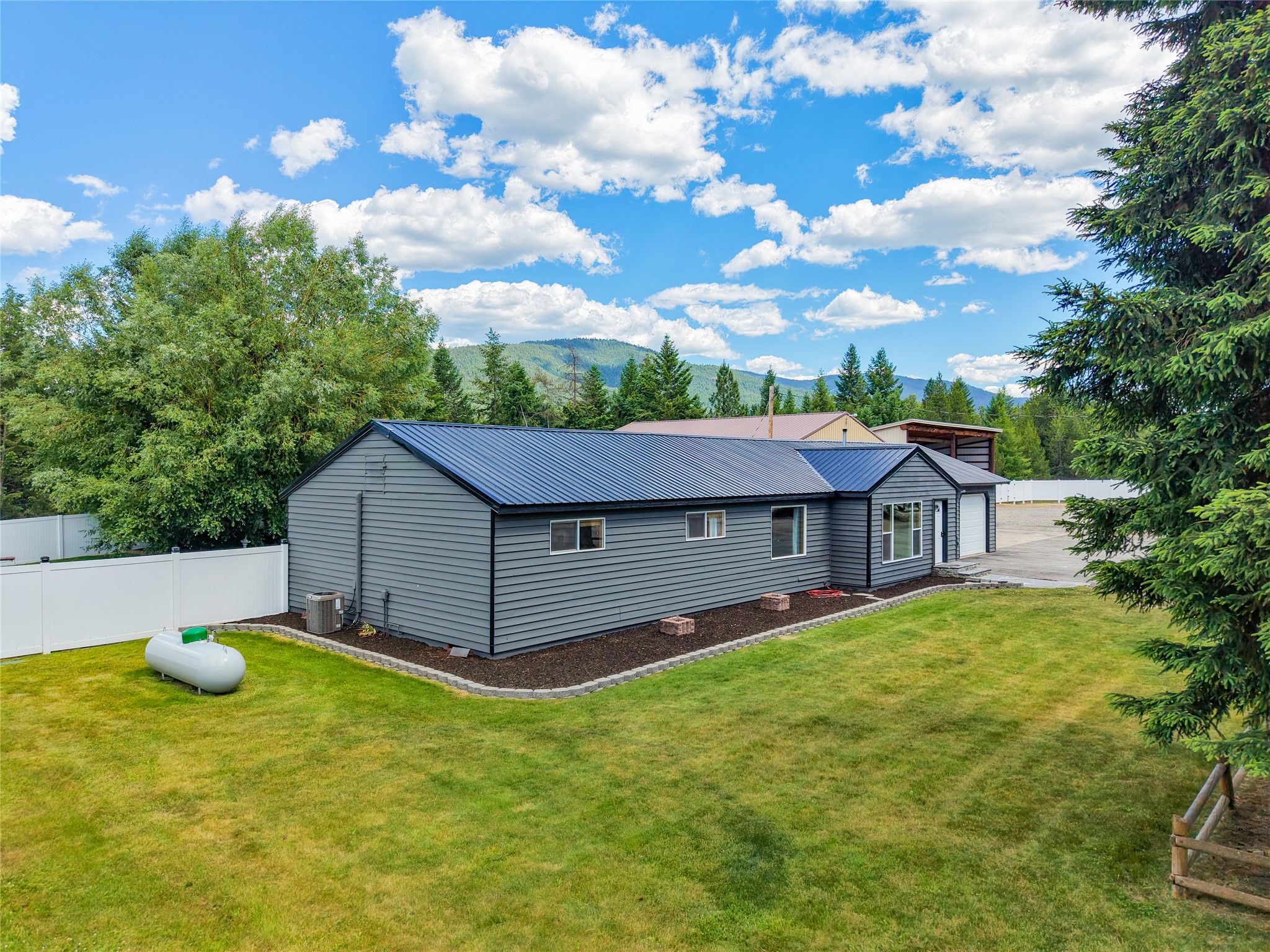 41915 Us Highway 2 Property Photo 16
