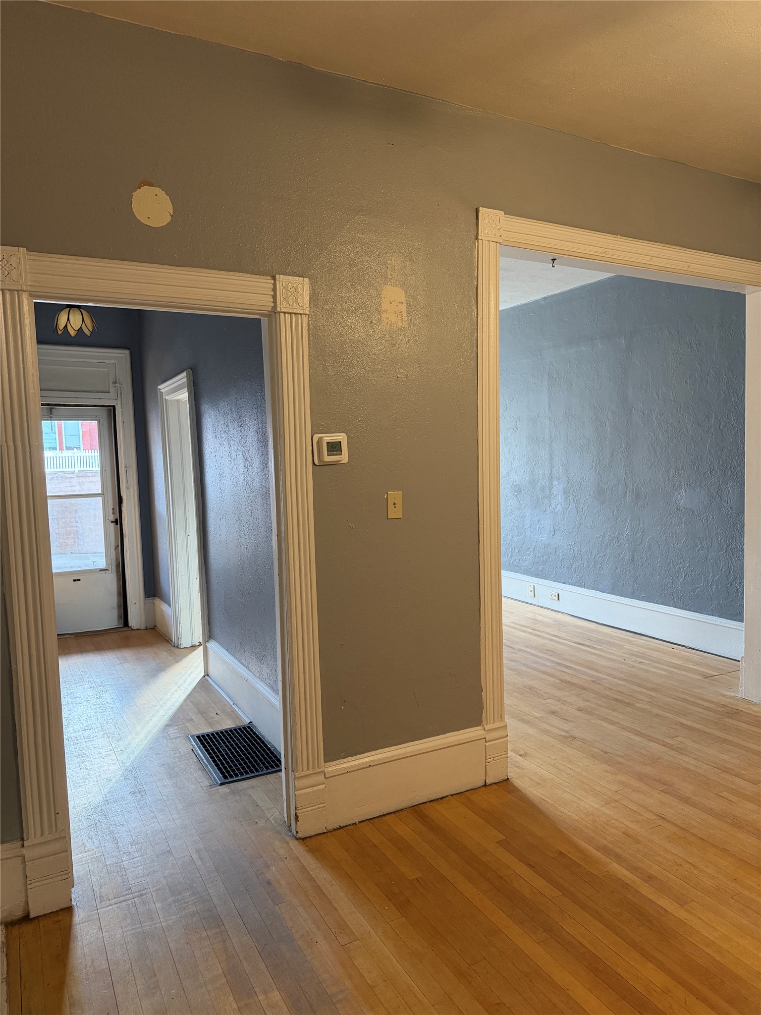527 W Park Street Property Photo 9