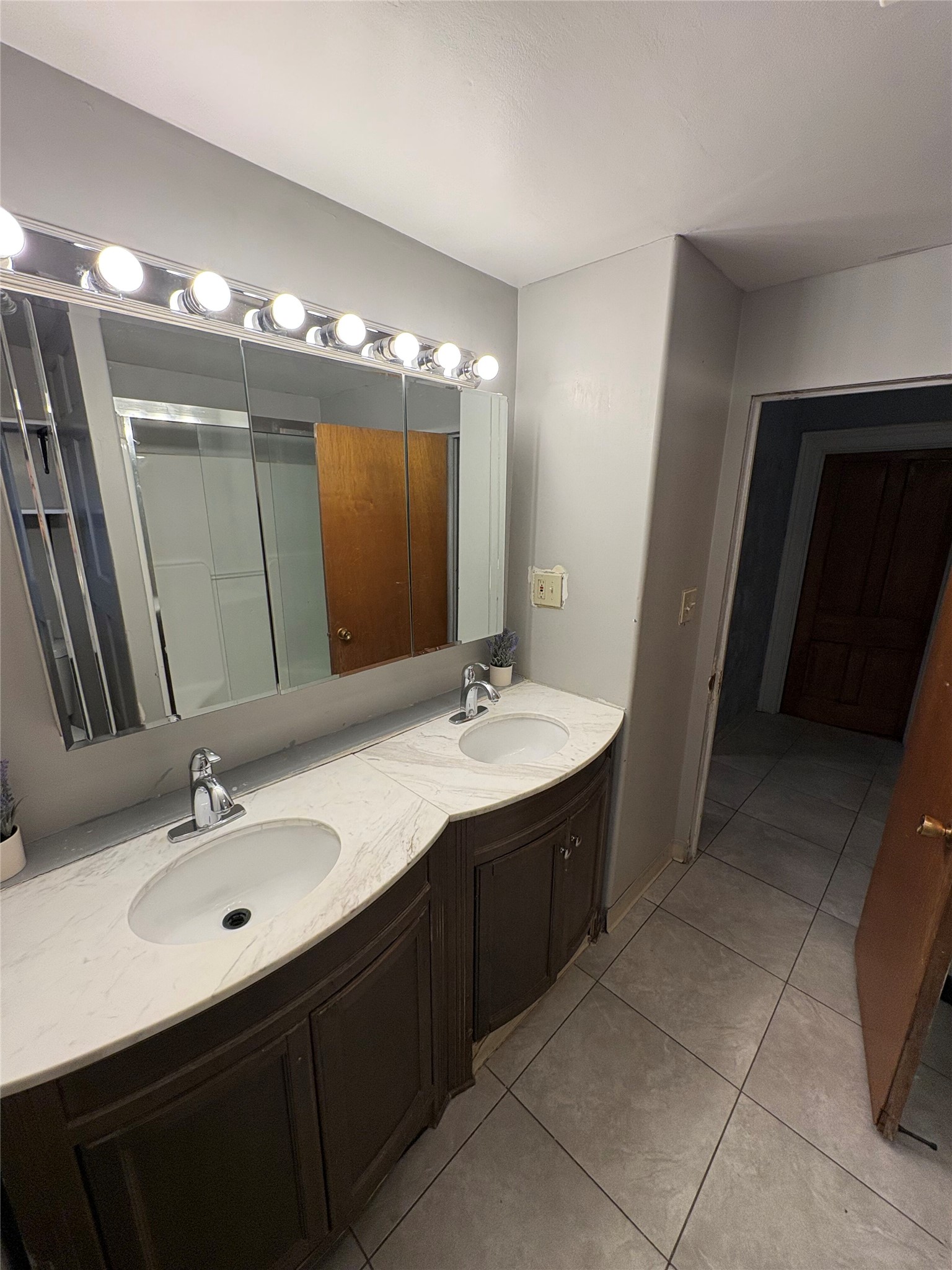 527 W Park Street Property Photo 18