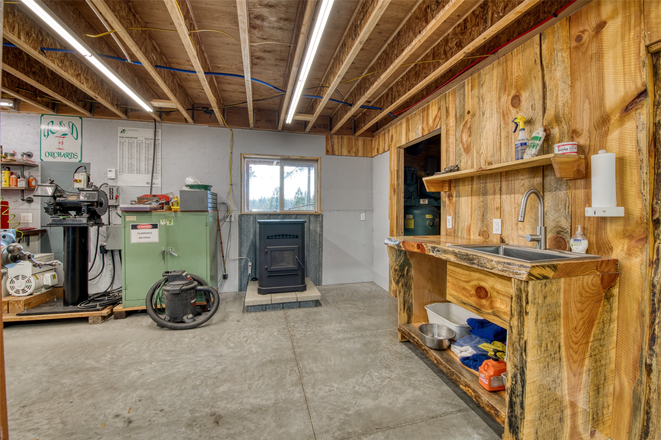 217 Peekaboo Trail Property Photo 37