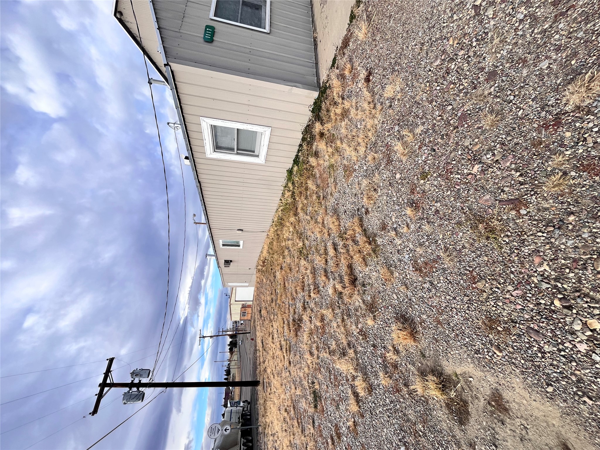 1117 E Railroad Street Property Photo 7
