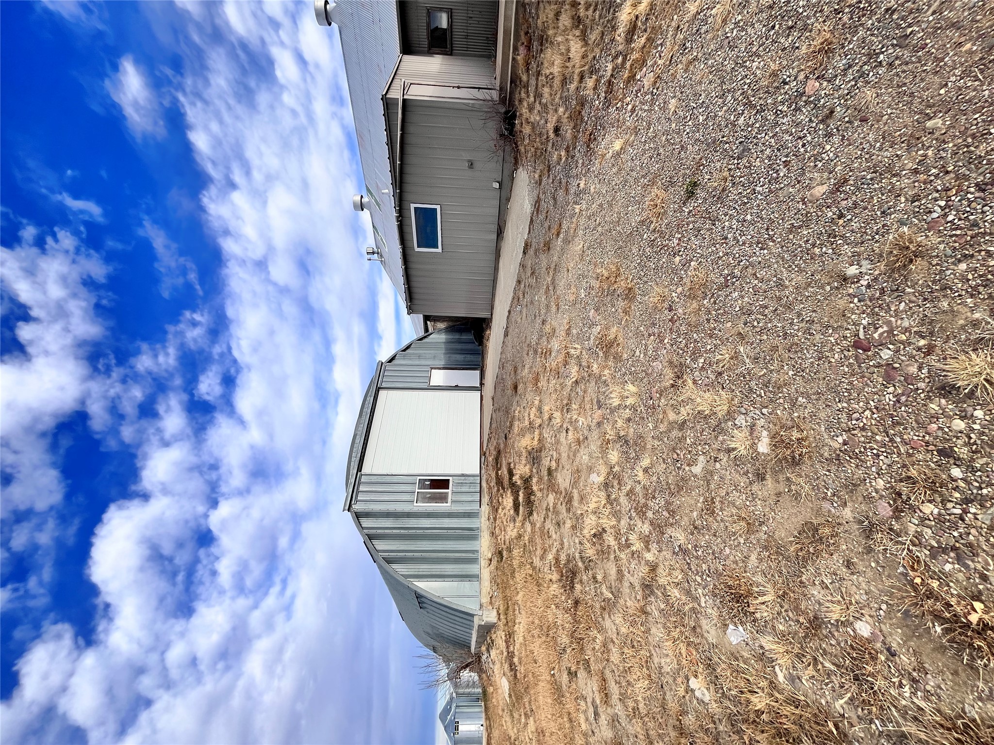 1117 E Railroad Street Property Photo 11
