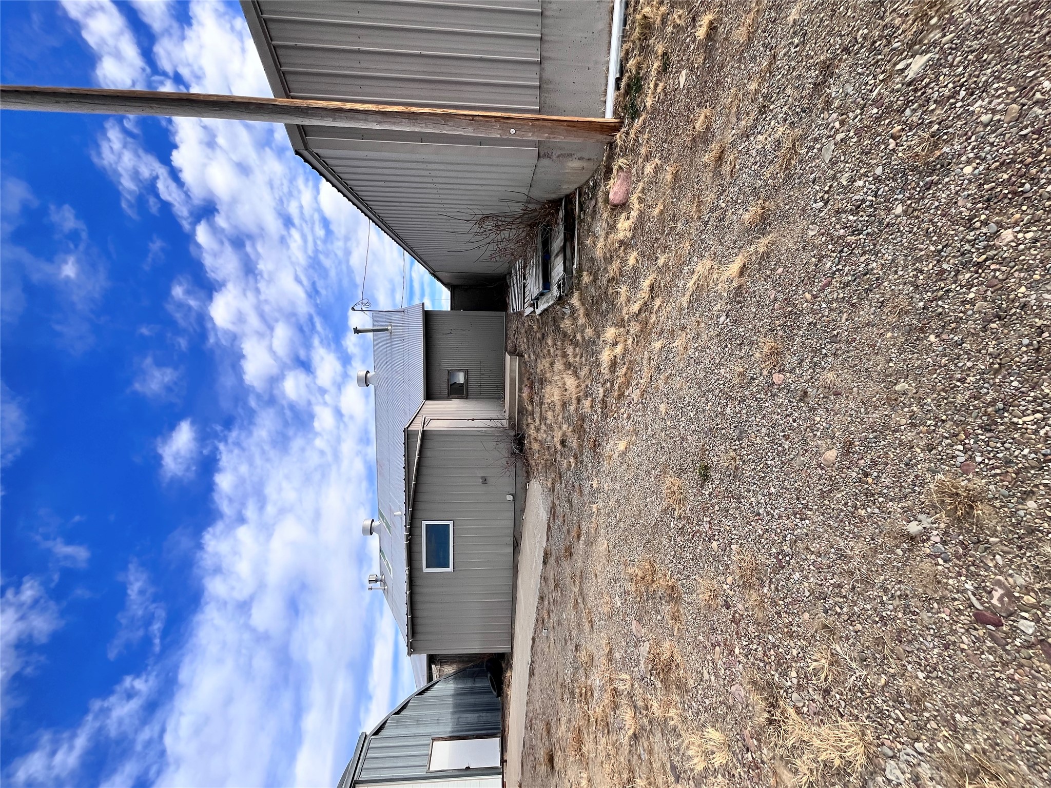 1117 E Railroad Street Property Photo 14