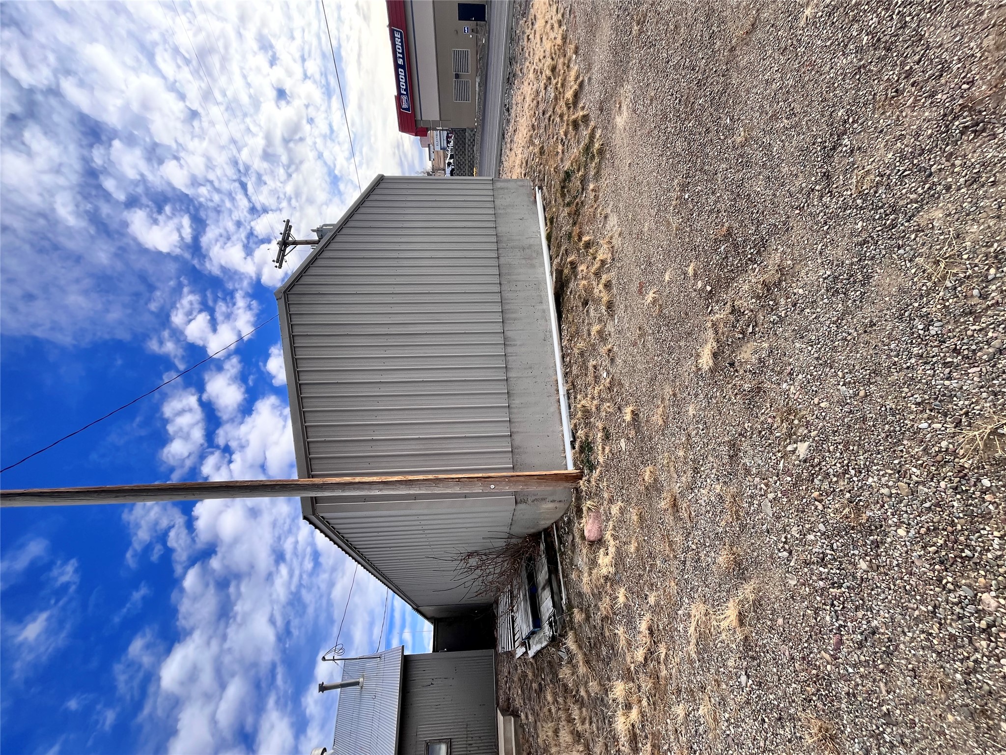 1117 E Railroad Street Property Photo 15