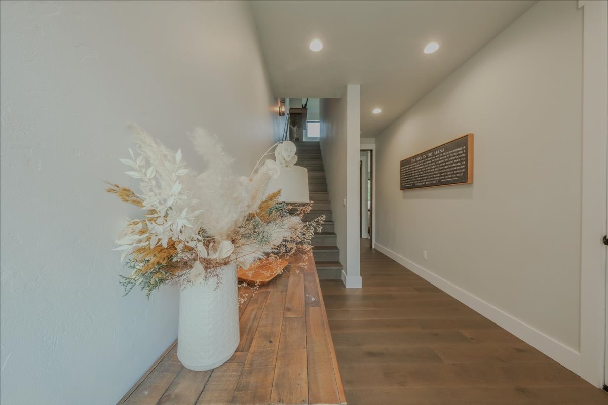 207 Stoner Loop A Property Photo 5