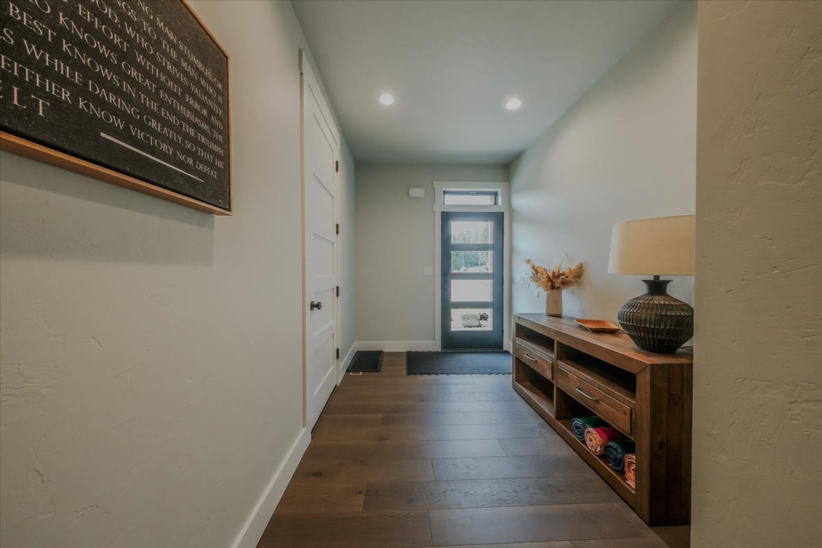 207 Stoner Loop A Property Photo 18