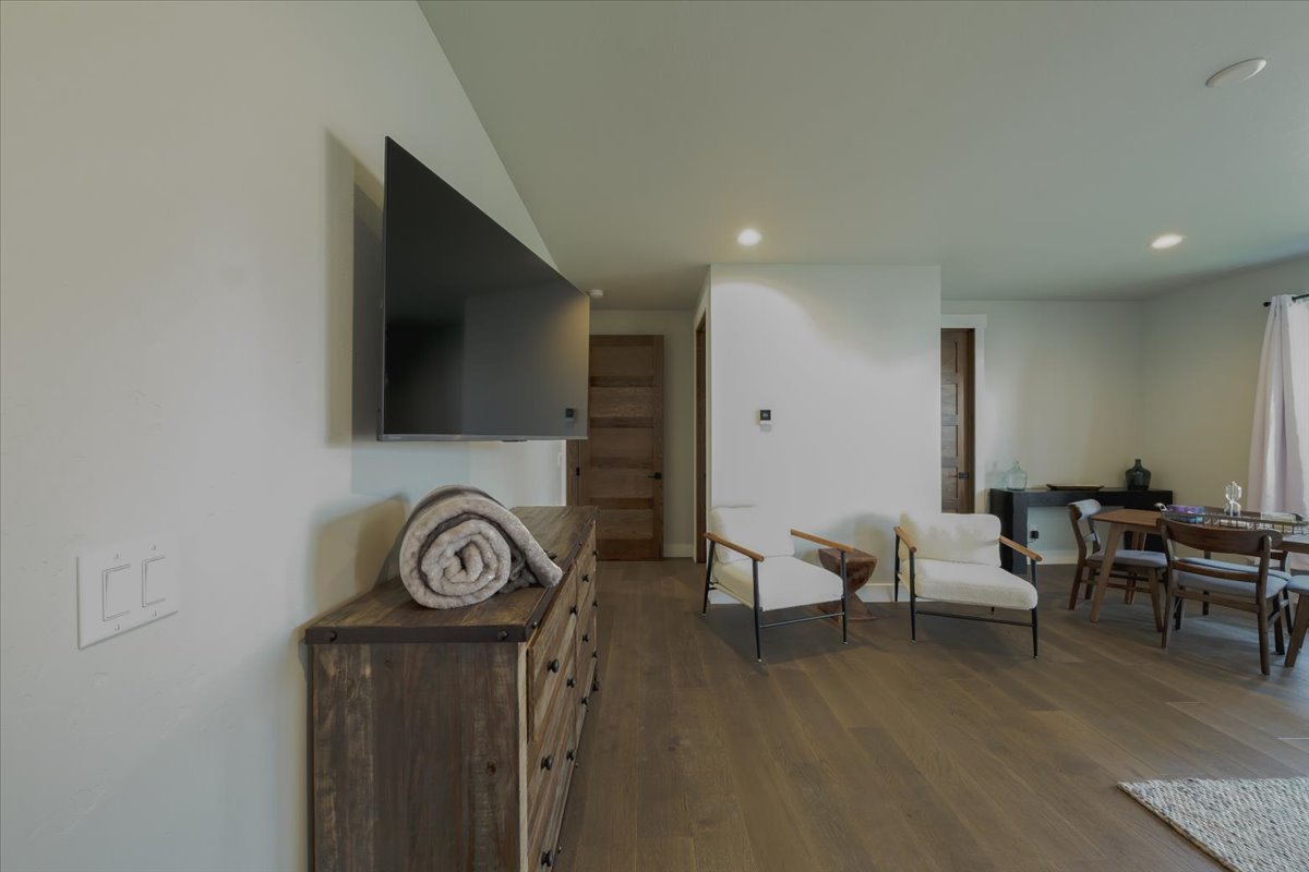 207 Stoner Loop A Property Photo 24