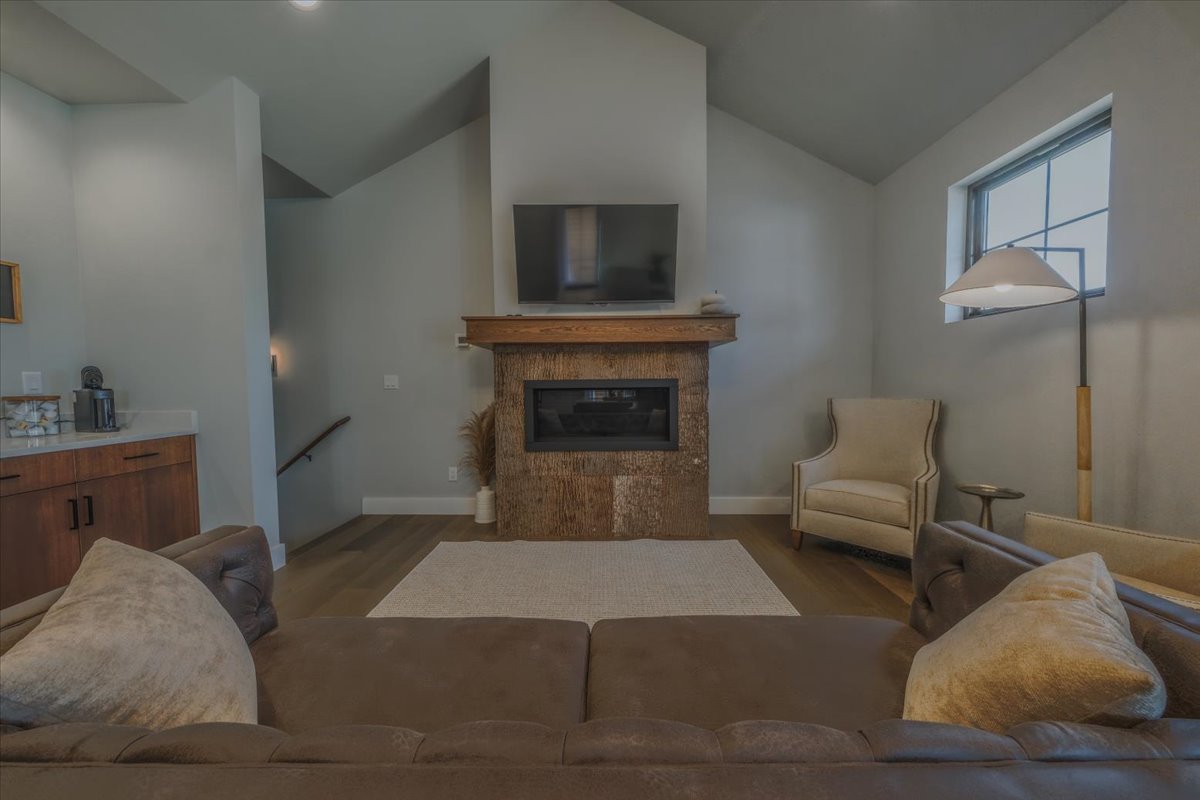 207 Stoner Loop A Property Photo 42