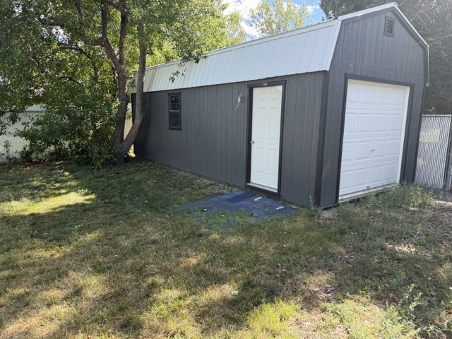 415 Illinois Avenue Property Photo 28