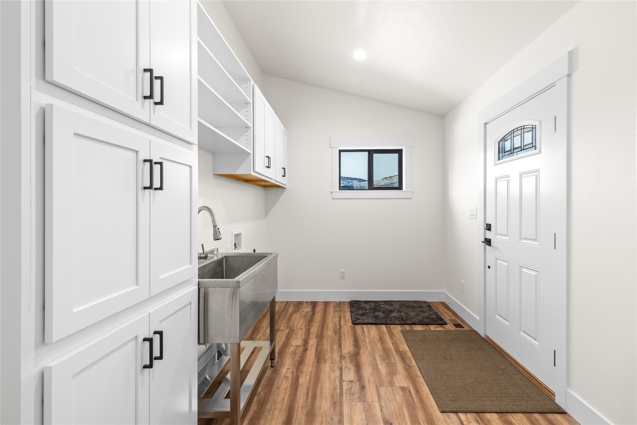 25582 Left Hand Drive Property Photo 18