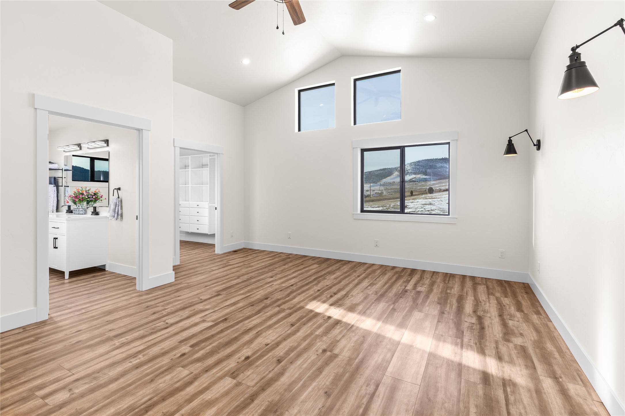 25582 Left Hand Drive Property Photo 19
