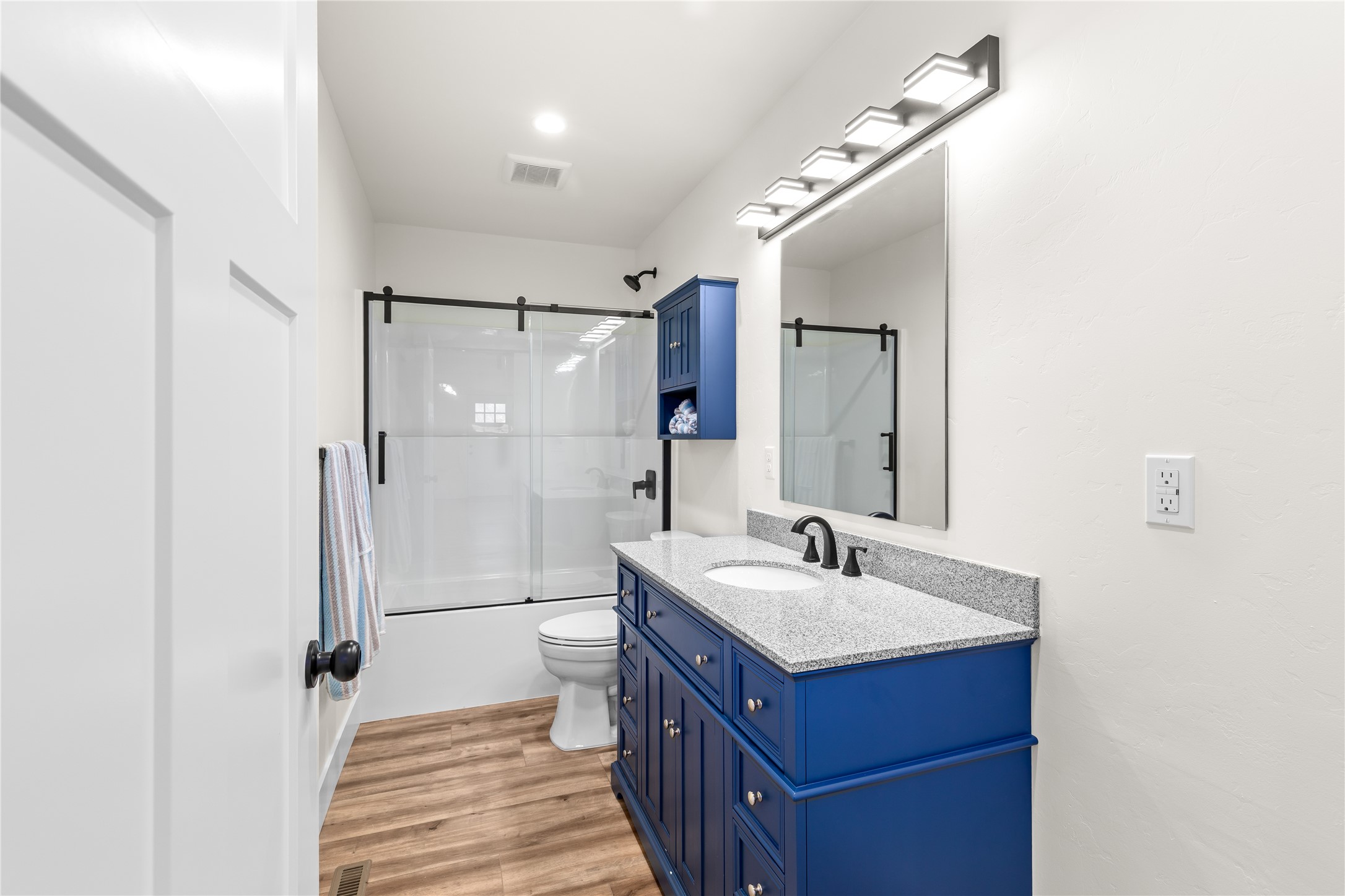 25582 Left Hand Drive Property Photo 25