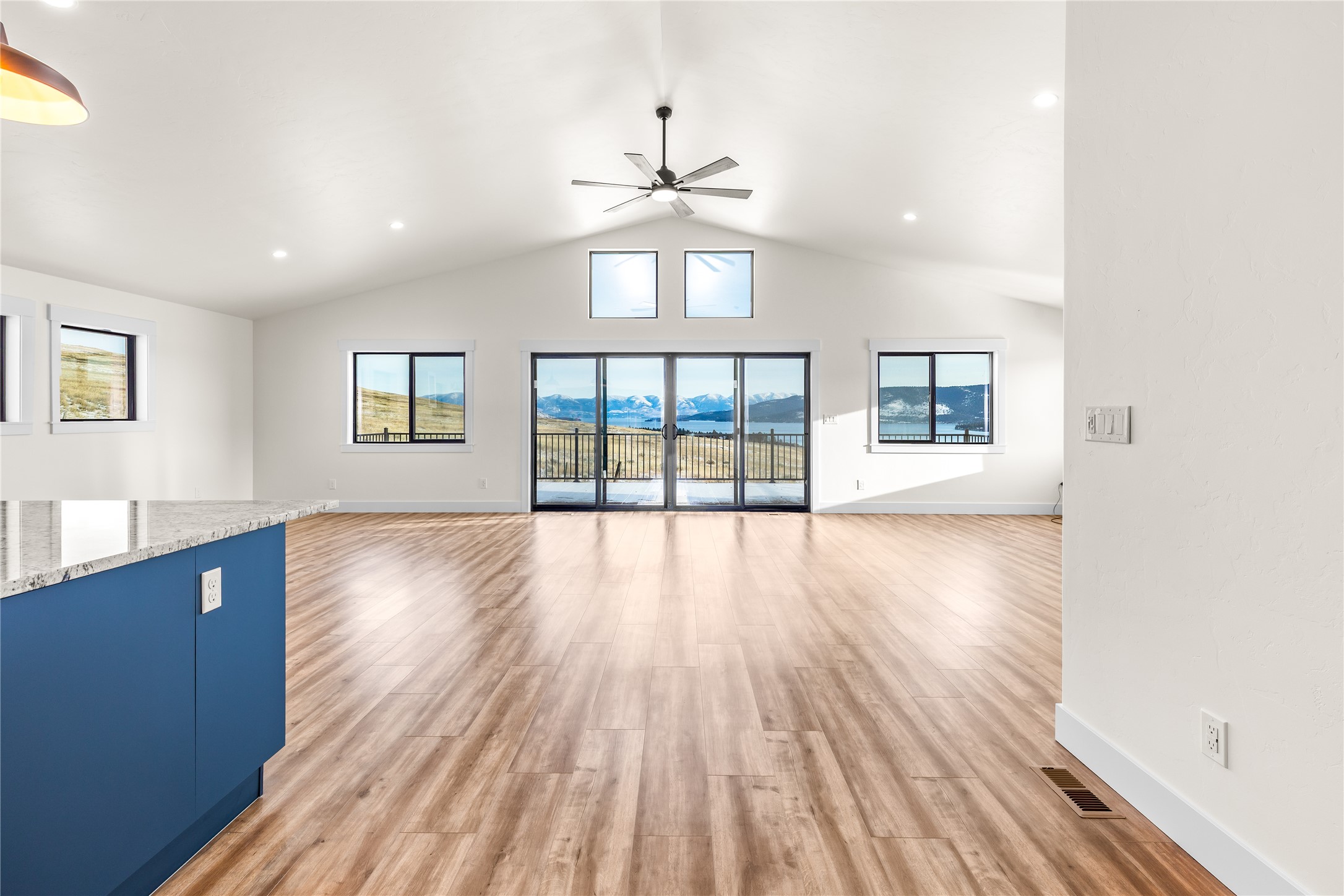 25582 Left Hand Drive Property Photo 29
