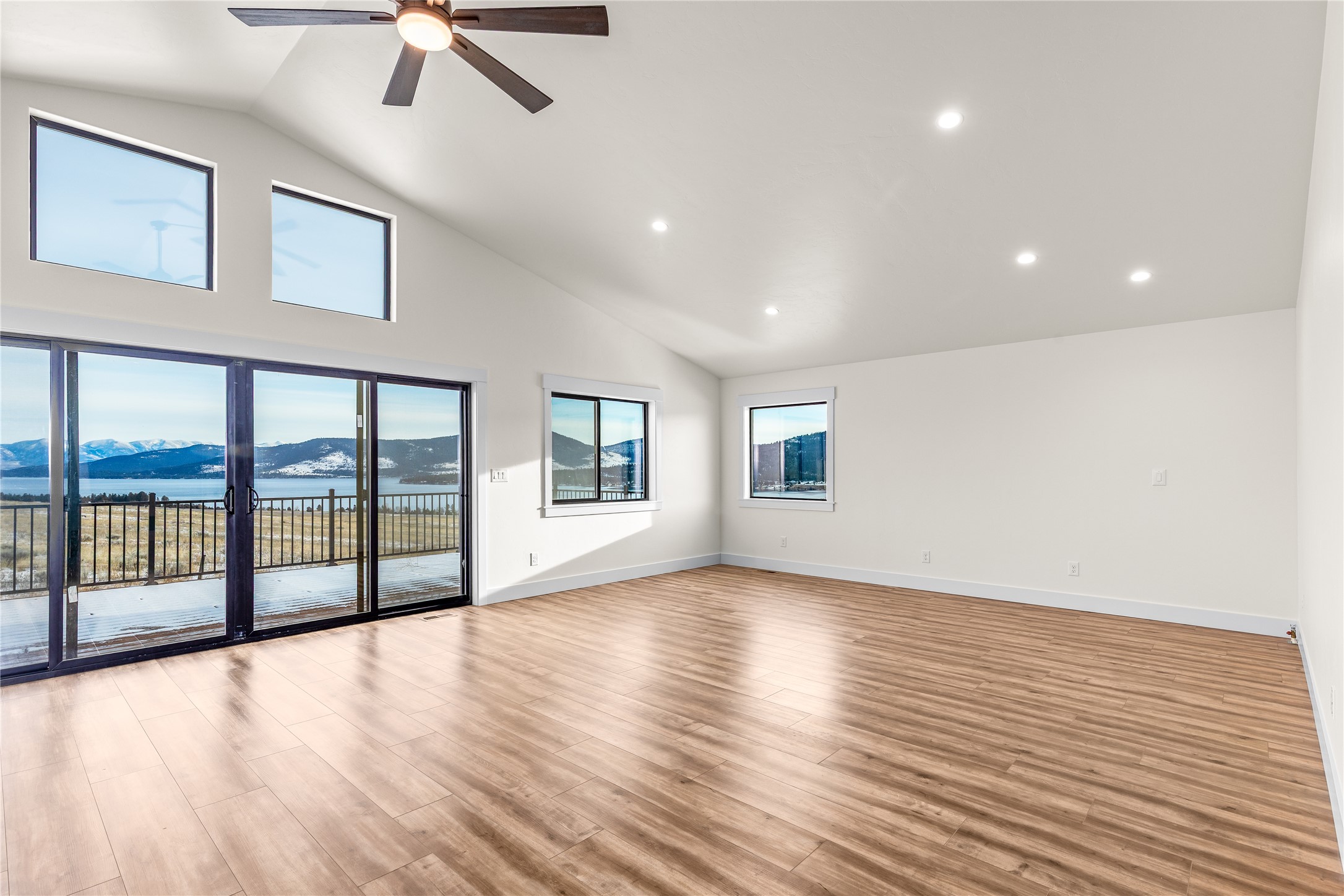 25582 Left Hand Drive Property Photo 31