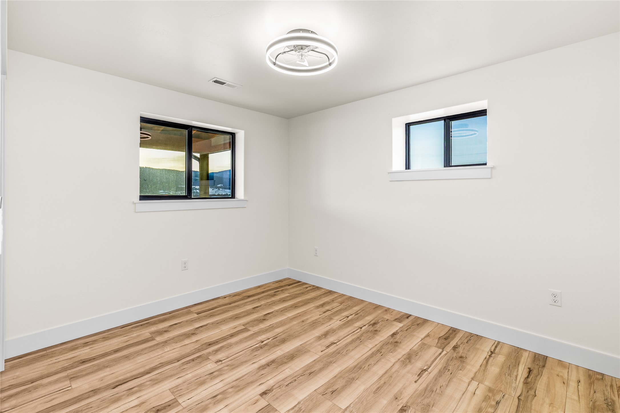 25582 Left Hand Drive Property Photo 36