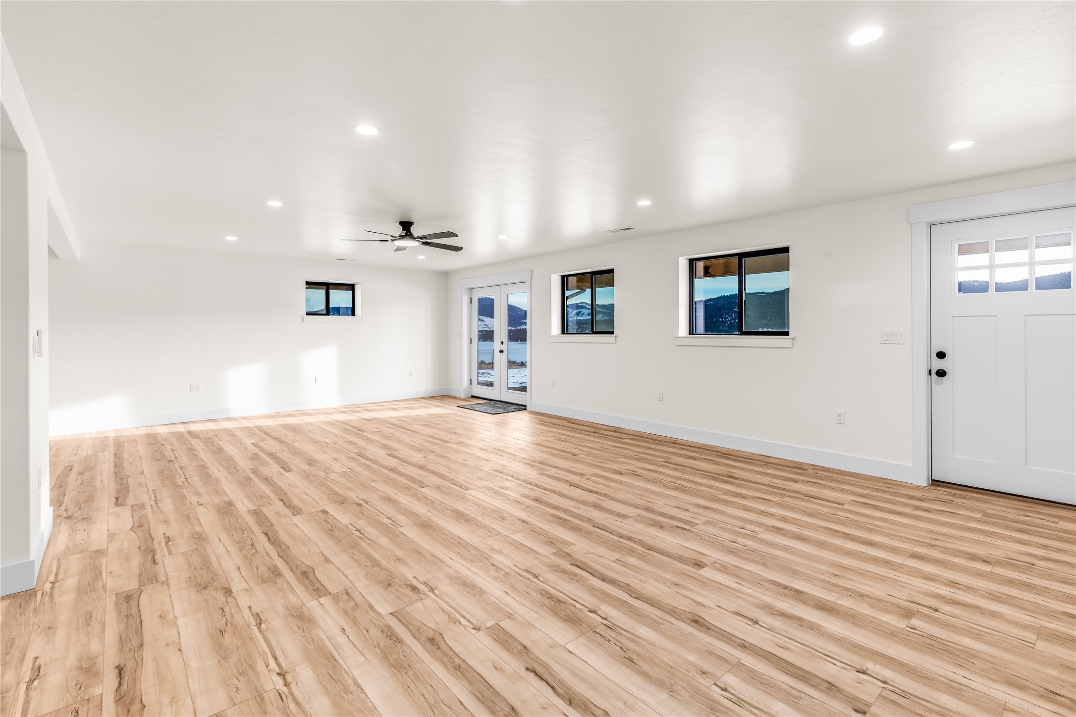 25582 Left Hand Drive Property Photo 37