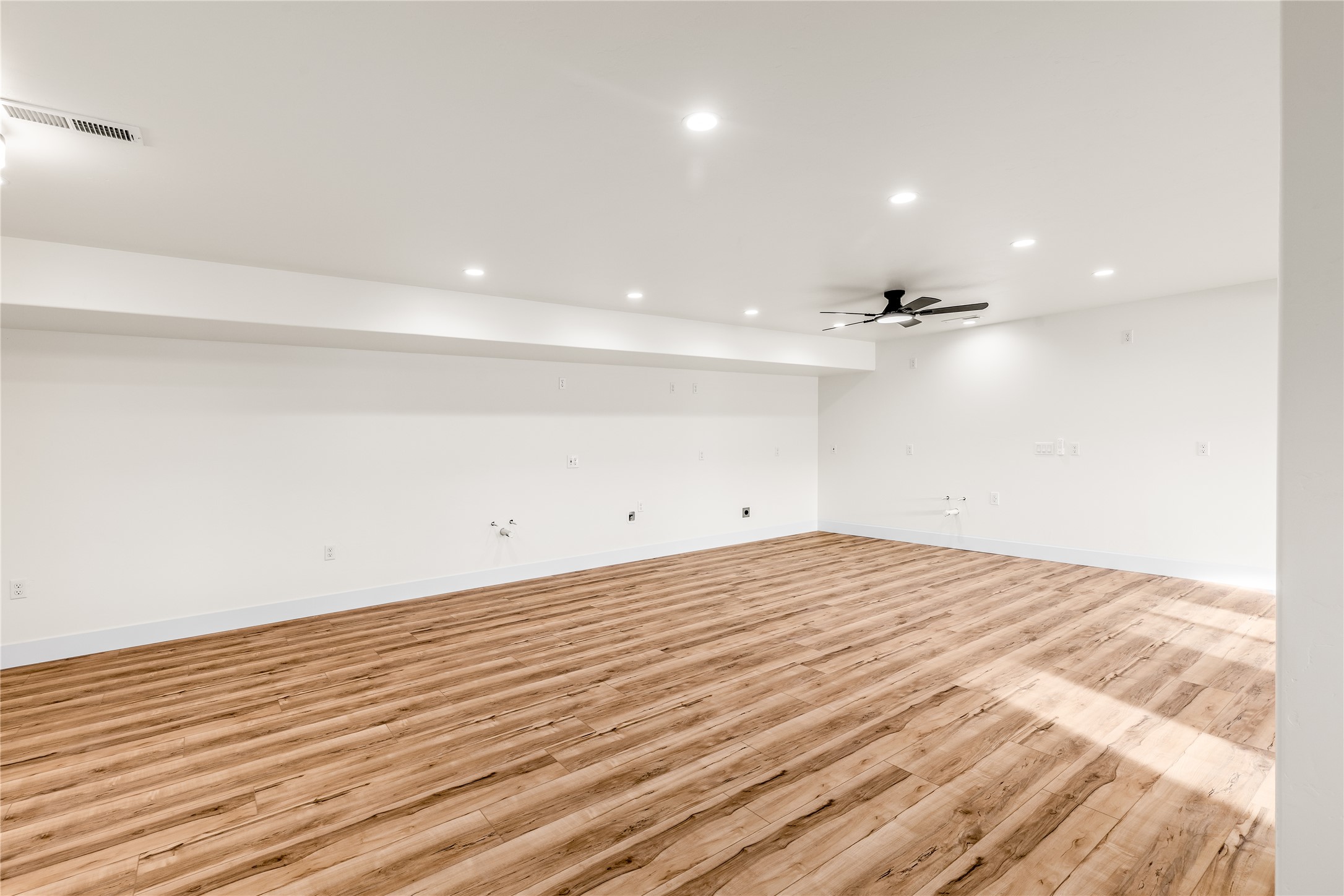 25582 Left Hand Drive Property Photo 39