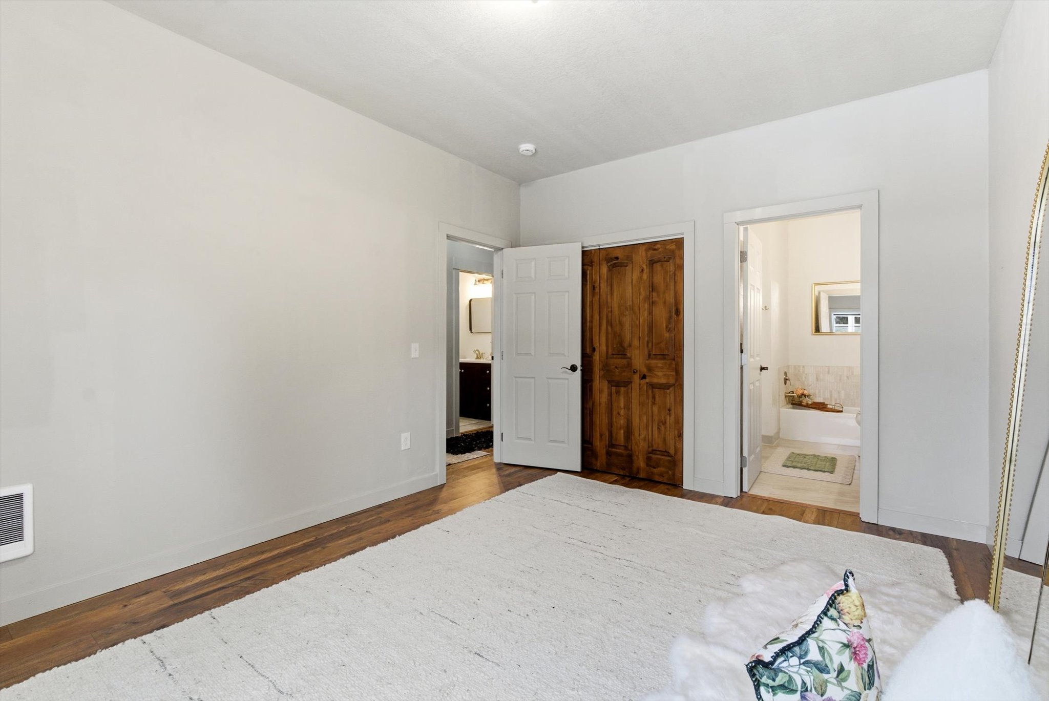 412 W 4th Street Property Photo 3