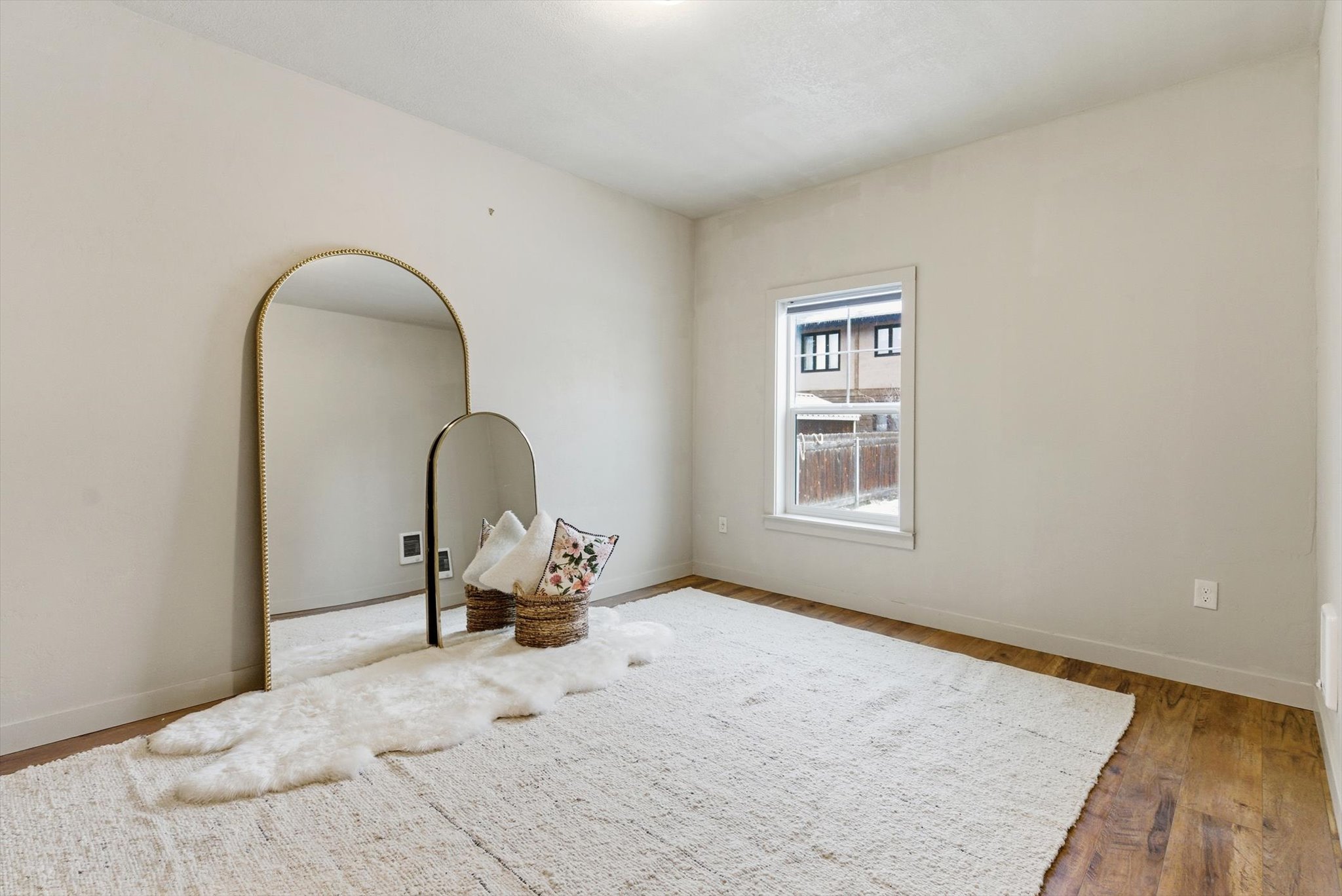 412 W 4th Street Property Photo 5