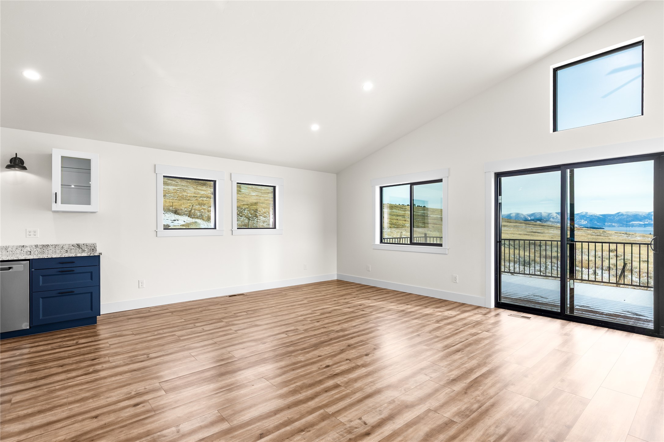 25582 Left Hand Drive Property Photo 27