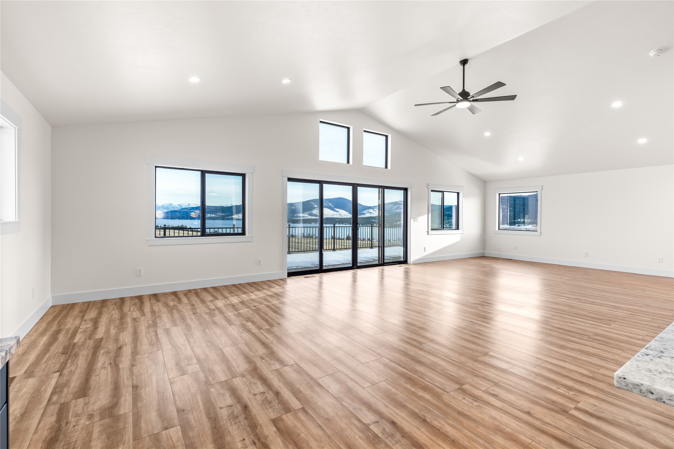 25582 Left Hand Drive Property Photo 28