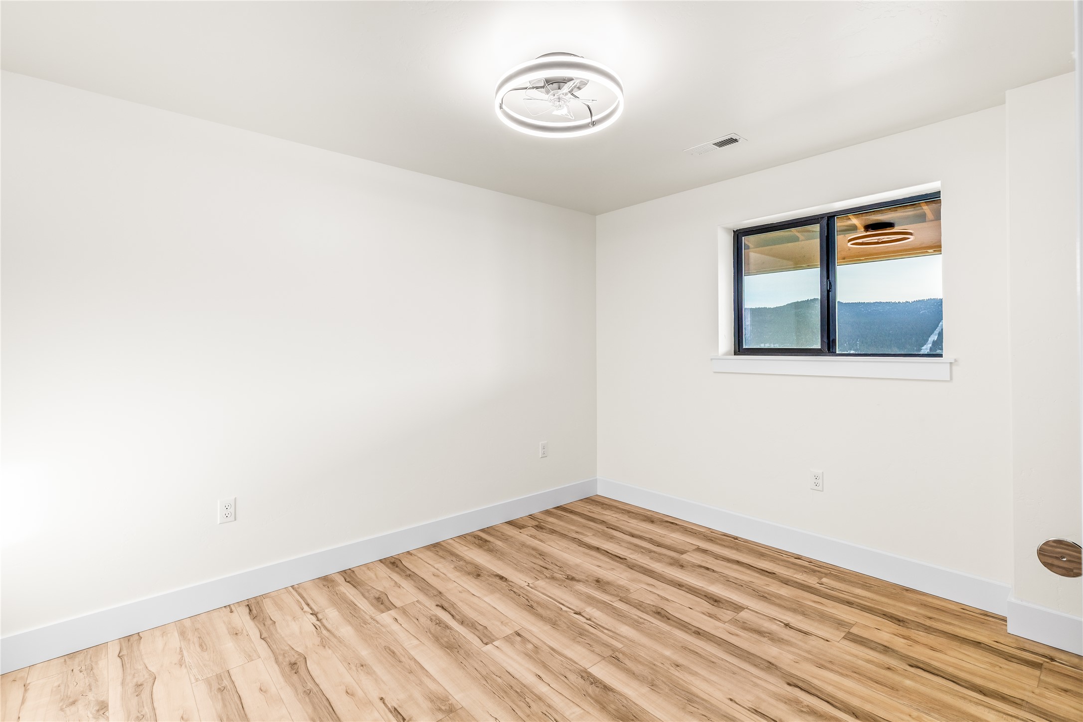 25582 Left Hand Drive Property Photo 39