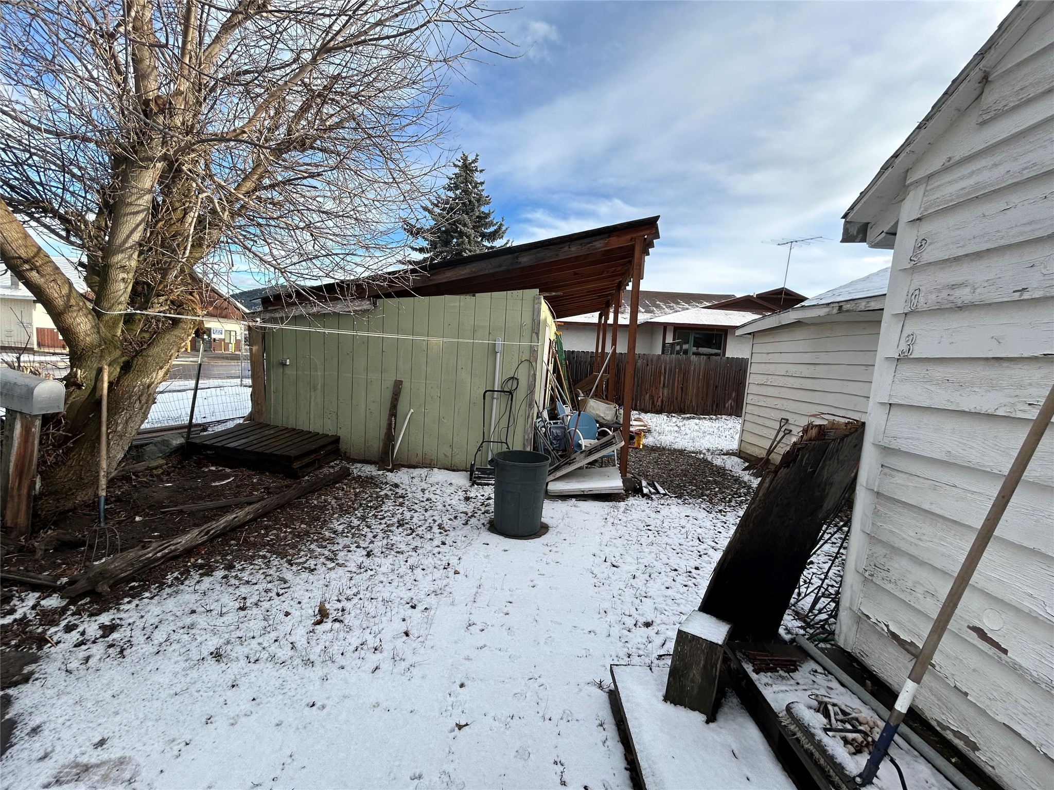 203 E 2nd Street Property Photo 6