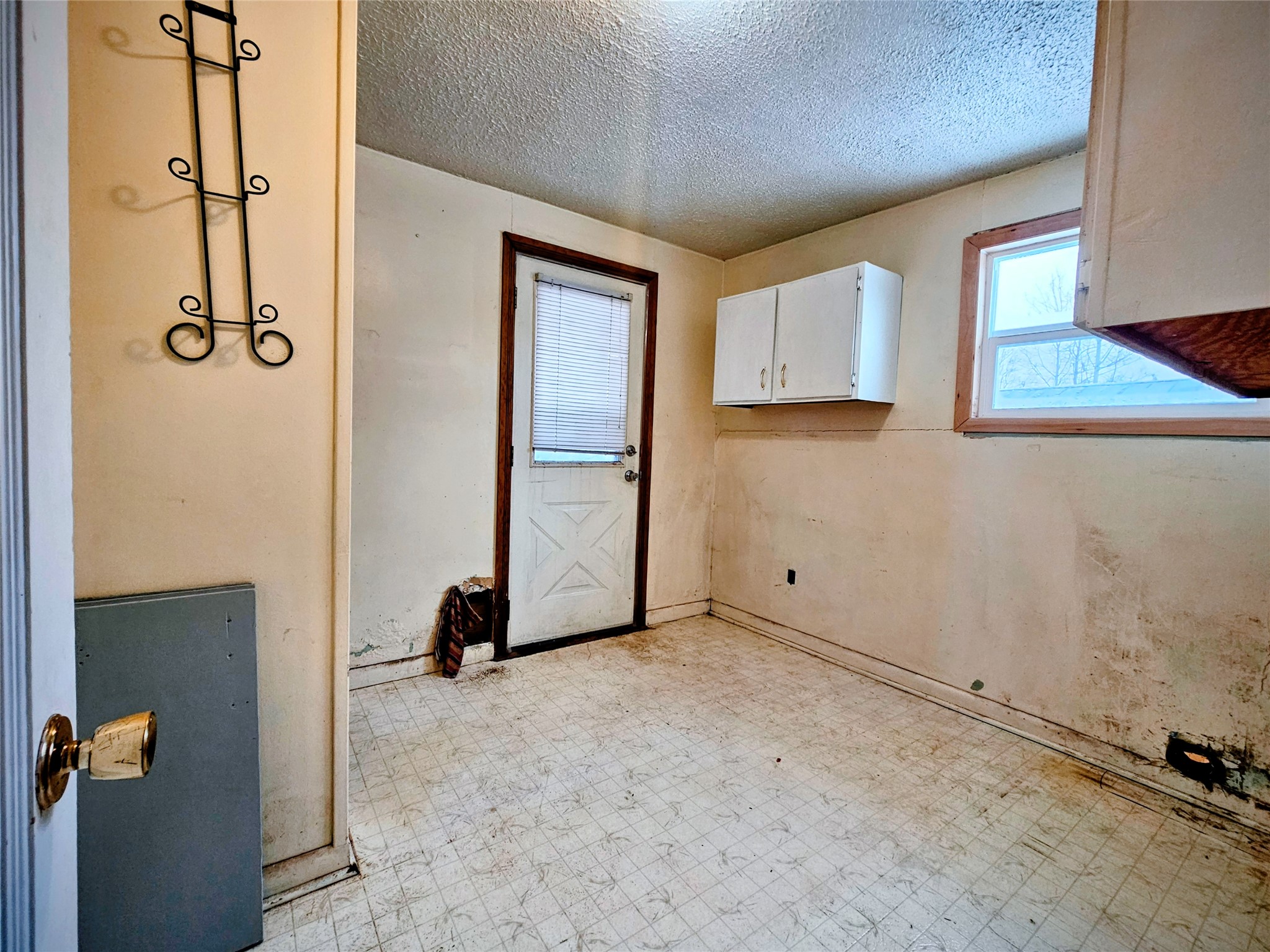 612 W 1st Street Property Photo 12