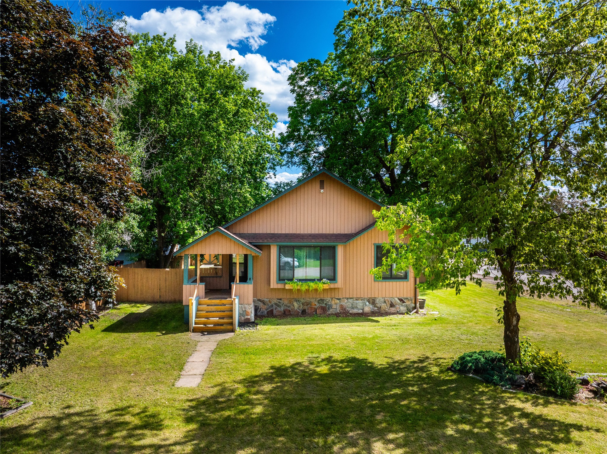 602 5th Avenue E Property Photo 1